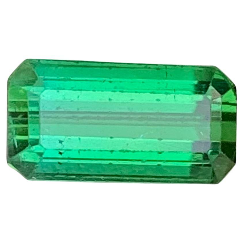 Gema natural suelta de turmalina verde de 2.20 quilates en forma de esmeralda