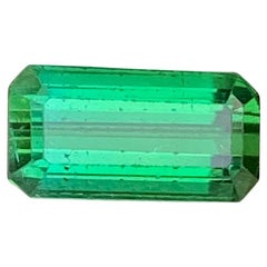 Gema natural suelta de turmalina verde de 2.20 quilates en forma de esmeralda