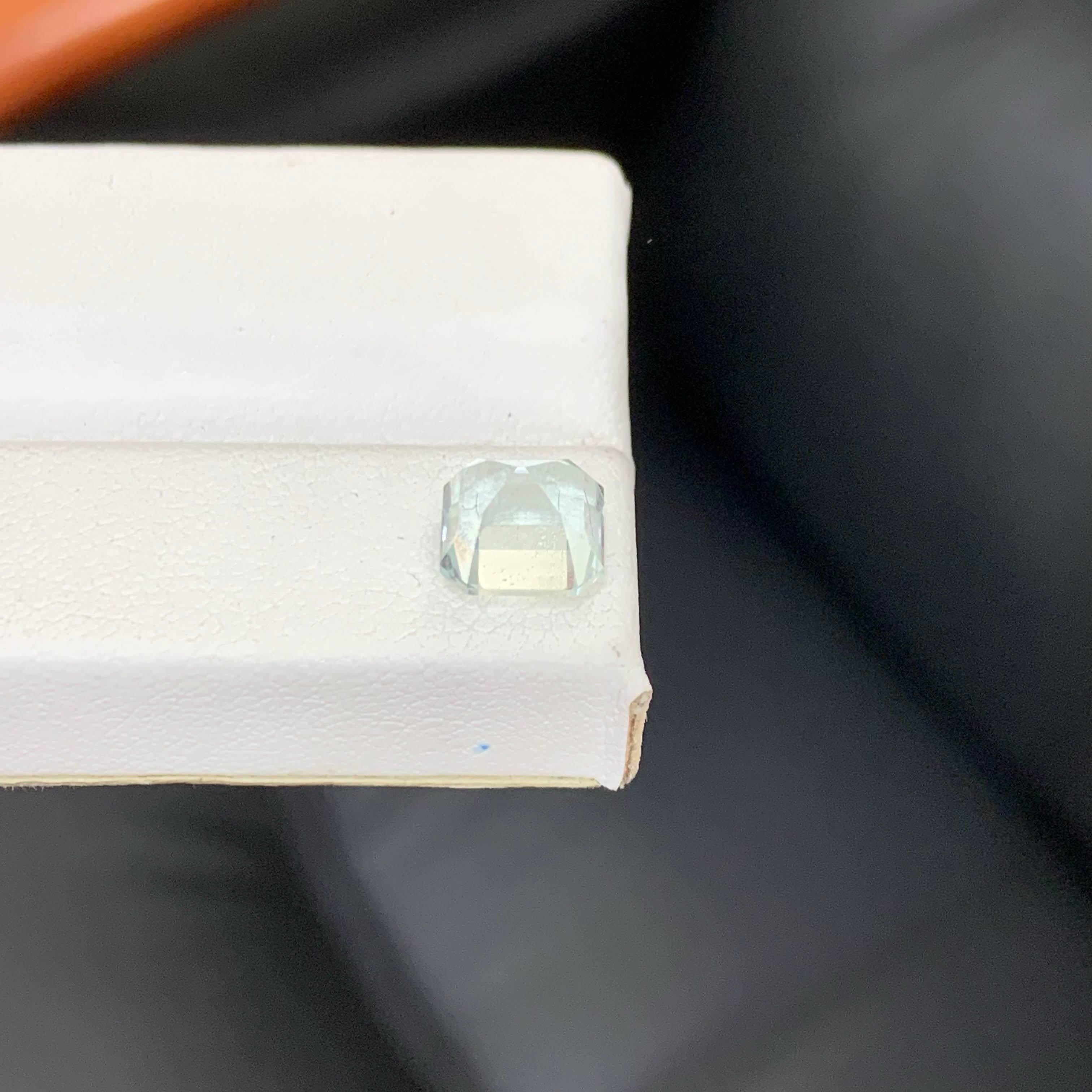 Moderno 2,20 carati di acquamarina azzurra naturale sfusa, taglio Asscher, pietra preziosa pakistana in vendita