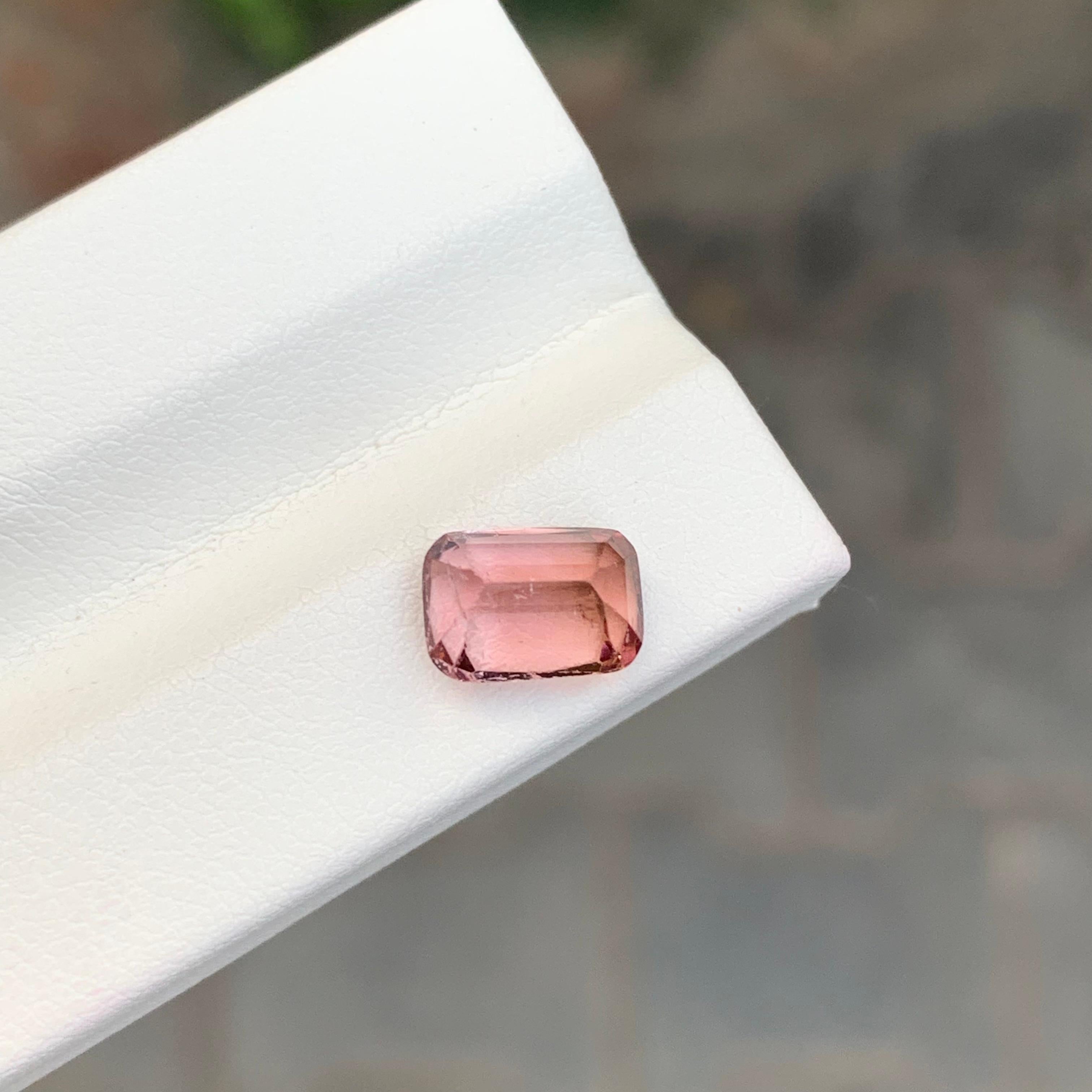 Taglio cuscino 2,20 carati di tormalina rosa chiaro naturale sfusa a forma di cuscino in vendita