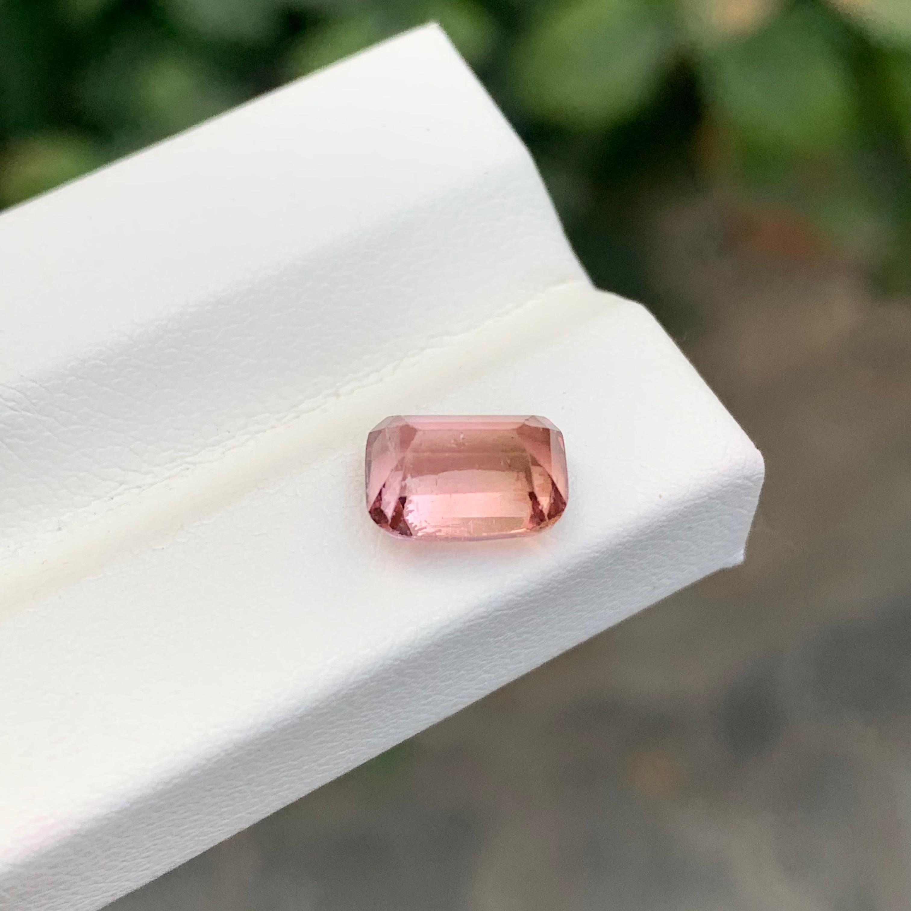 2,20 carati di tormalina rosa chiaro naturale sfusa a forma di cuscino In condizioni Nuovo in vendita a Peshawar, PK