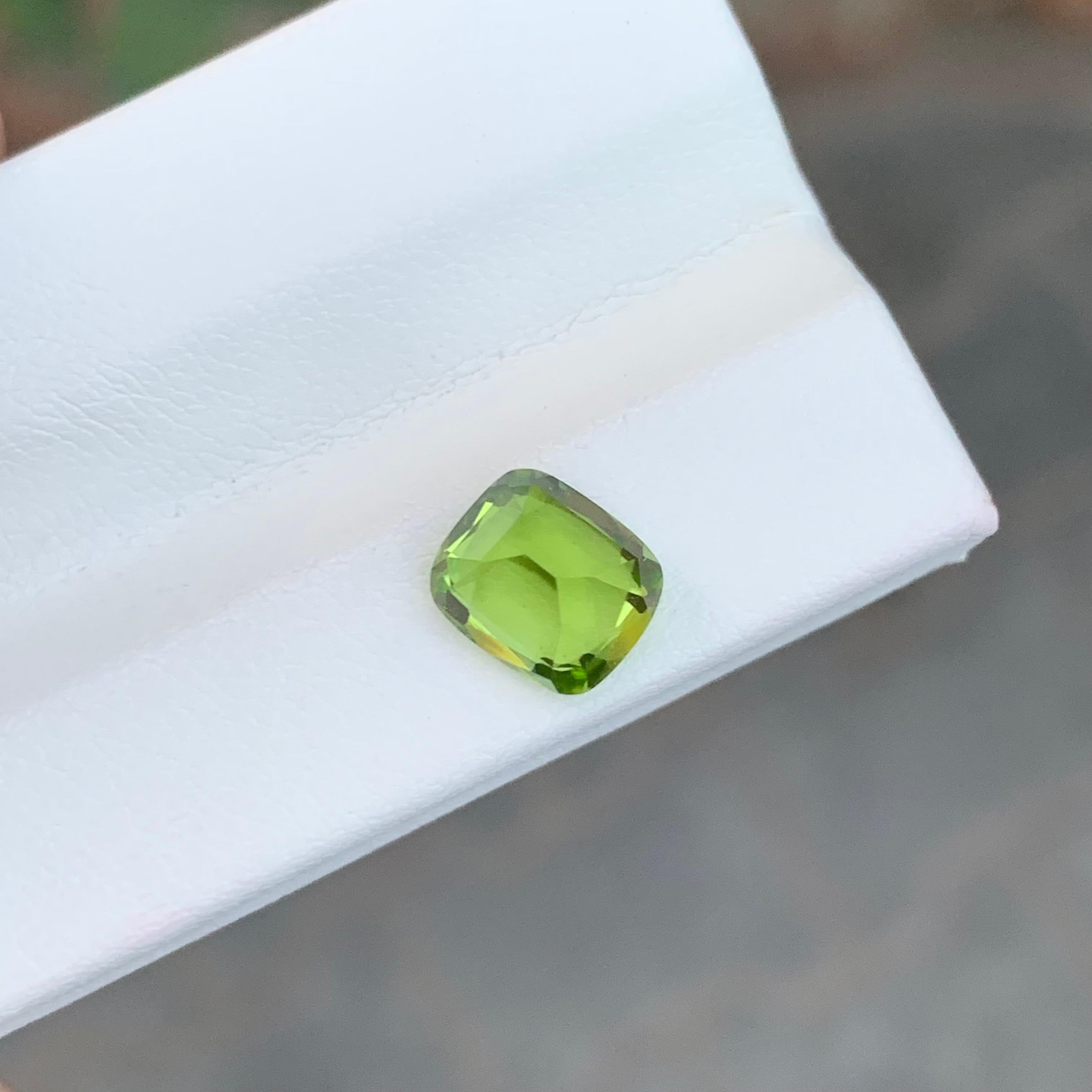 2.20 Karat natürlicher loser Peridot Kissenform Edelstein im Angebot 4