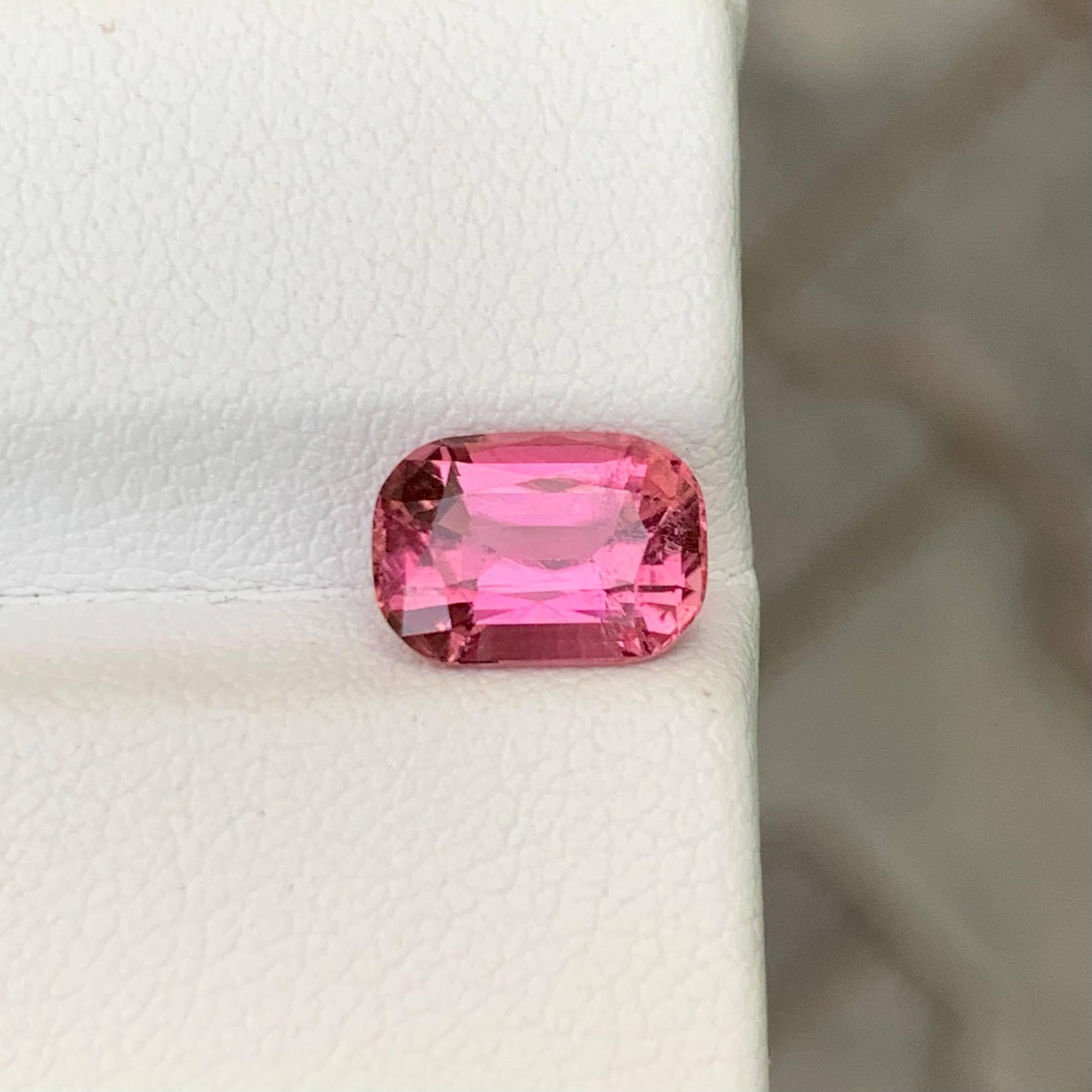 Peso 2,20 carati 
Dimensioni 9,2x6,5x5,0 mm
Trattamento Nessuno 
Origine afgana 
Chiarezza SI
Forma taglio cuscino 





Questa tormalina rosa sciolta naturale da 2,20 carati presenta uno splendido taglio a cuscino che mette in risalto la sua