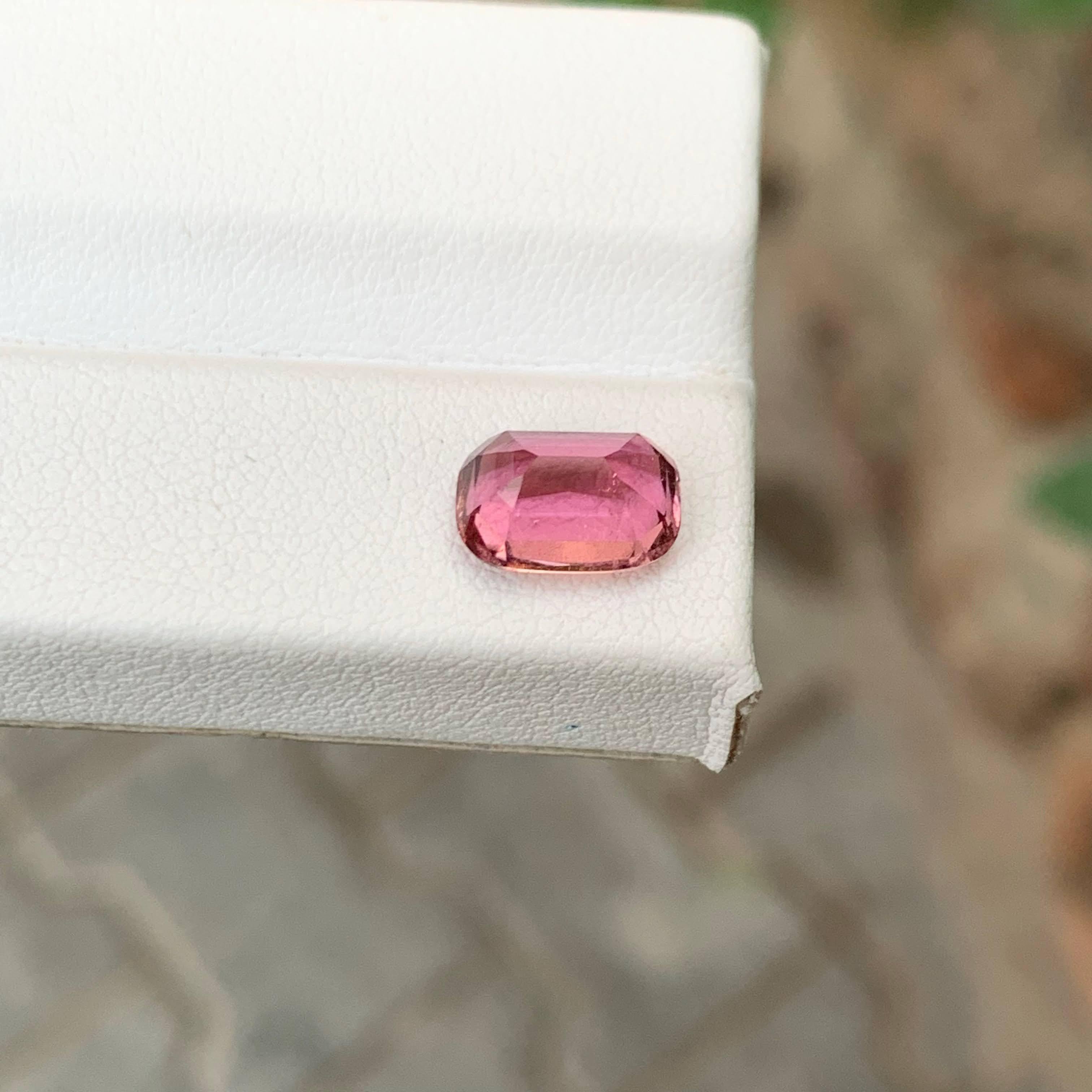 2,20 Carati di tormalina rosa naturale sciolta Pietra africana taglio cuscino In condizioni Nuovo in vendita a Bangkok, TH