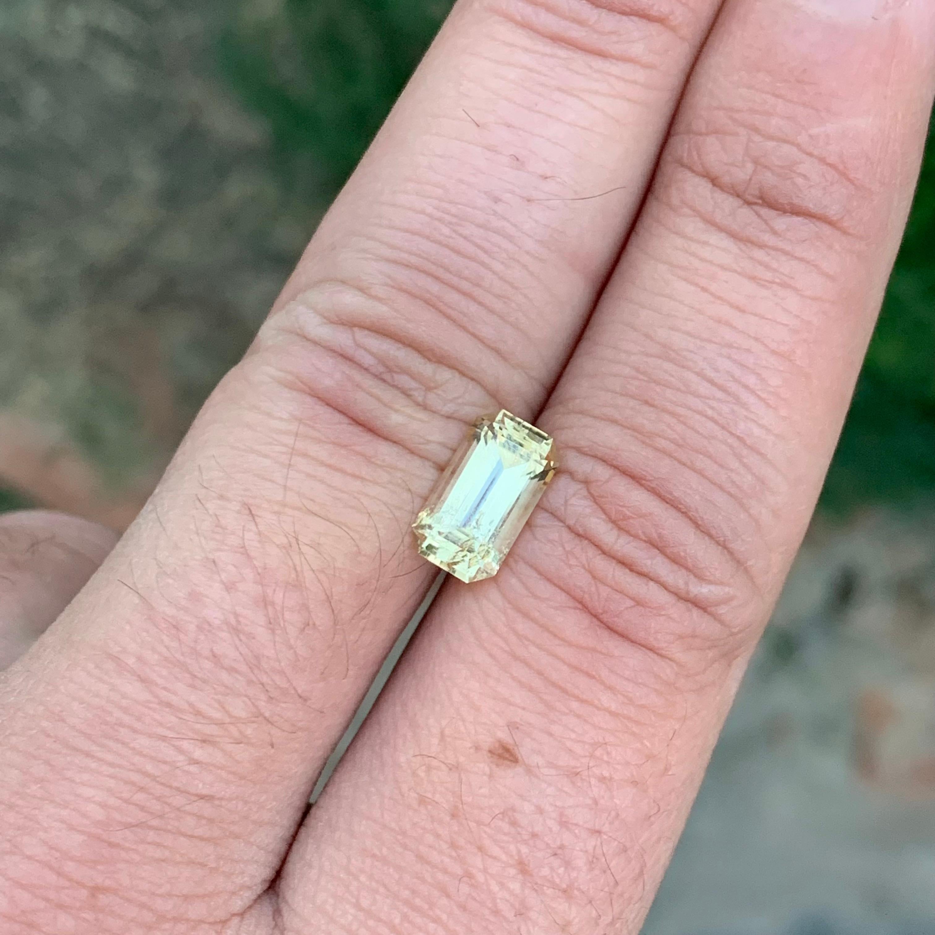 Gem Natural Loose Rare Scapolite en forme de coussin de 2,20 carats en vente 4