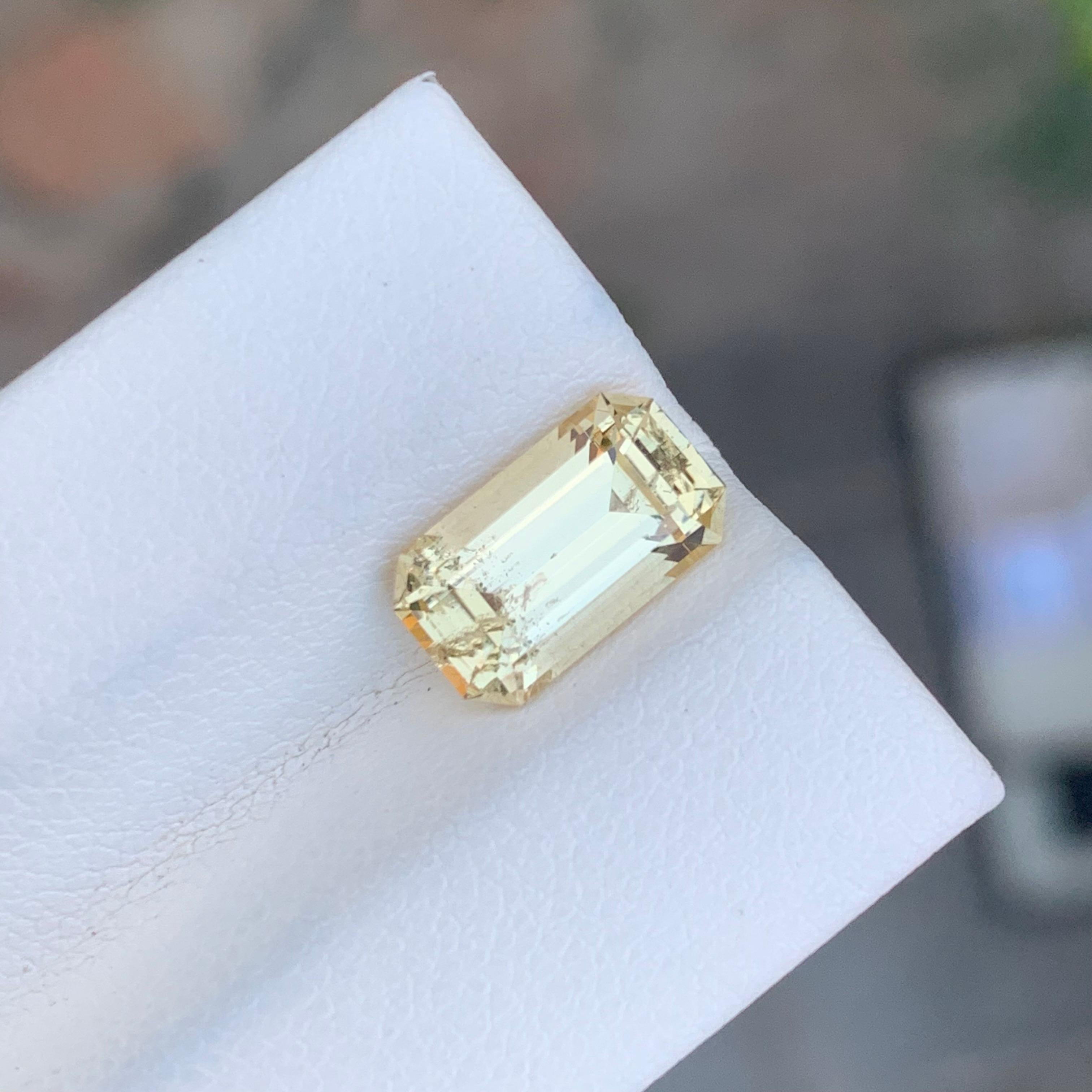 Arts and Crafts Gem Natural Loose Rare Scapolite en forme de coussin de 2,20 carats en vente