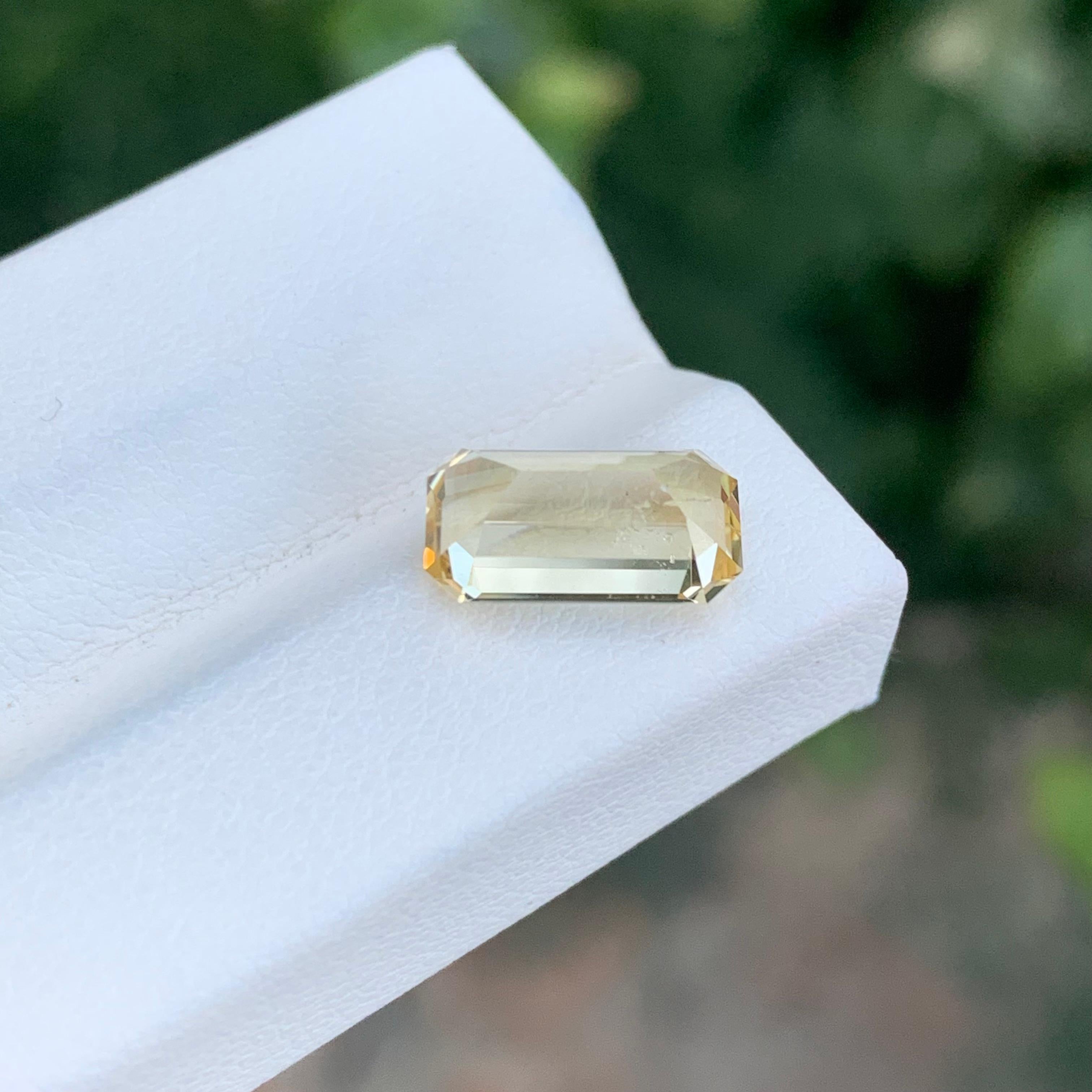 Gem Natural Loose Rare Scapolite en forme de coussin de 2,20 carats Unisexe en vente