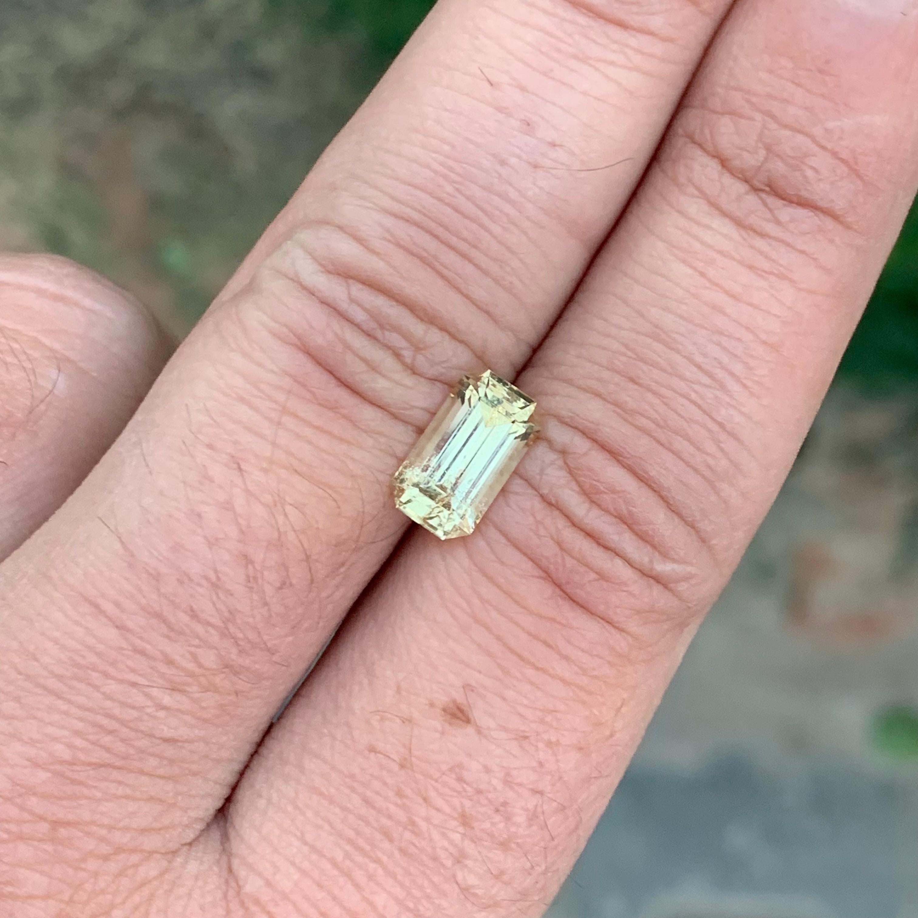 Gem Natural Loose Rare Scapolite en forme de coussin de 2,20 carats en vente 1