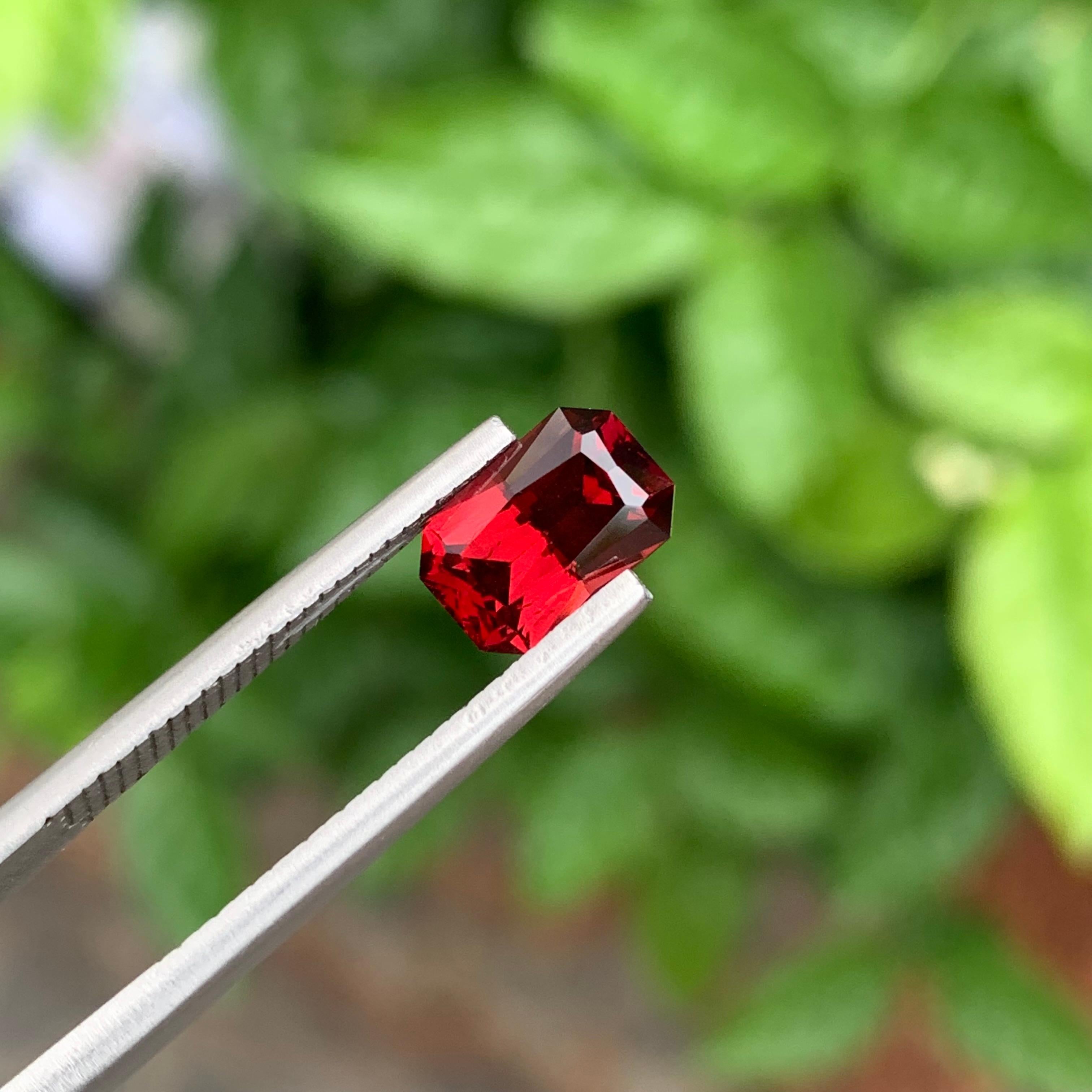 2.20 Karat natürlicher loser Rhodolith Granat Smaragd Form Edelstein für Schmuck (Smaragdschliff) im Angebot
