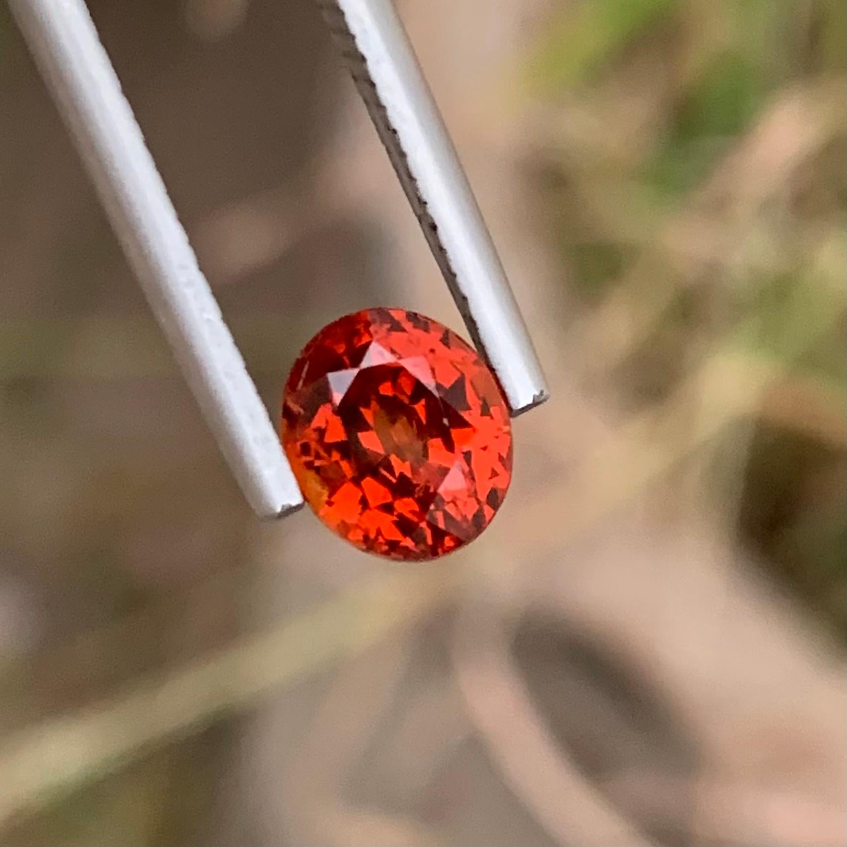 2.20 Carat Natural Loose Spessartine Garnet Oval Shape In New Condition For Sale In Peshawar, PK