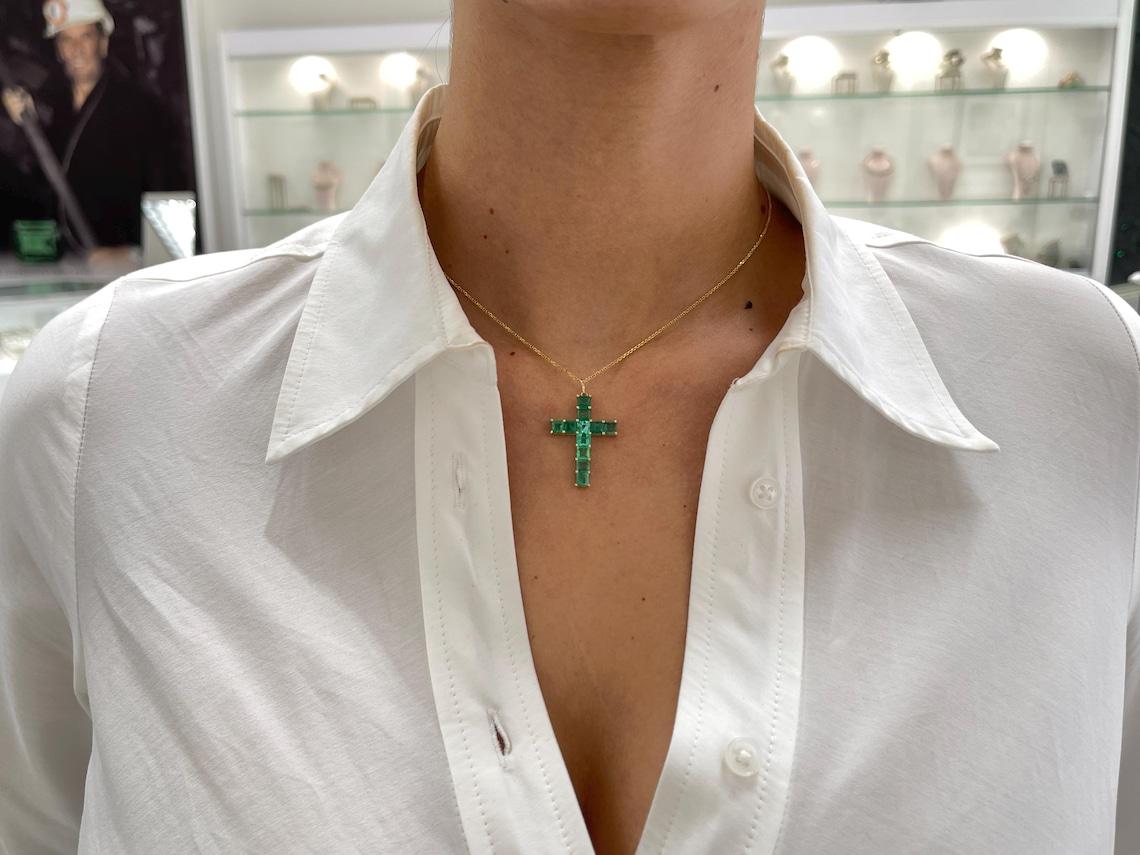 2,20 Karat natürlicher Smaragd im Prinzessinnenschliff Smaragd Kreuz-Anhänger Glänzende Halskette im Angebot 2