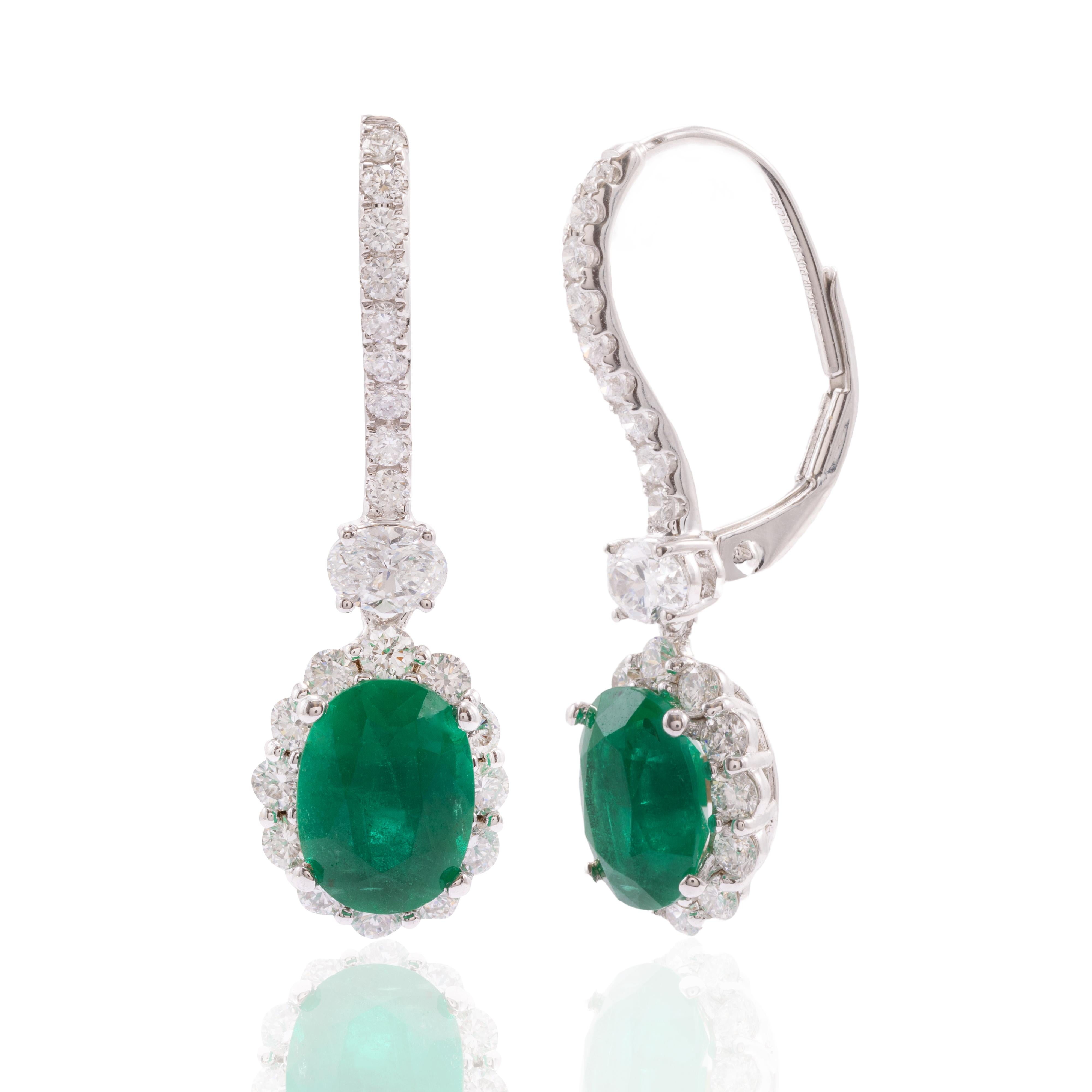 2,20 Karat ovale Smaragd-Ohrringe mit Hebelverschluss und 1,1 Karat Diamant-Halo ref610 im Angebot 3