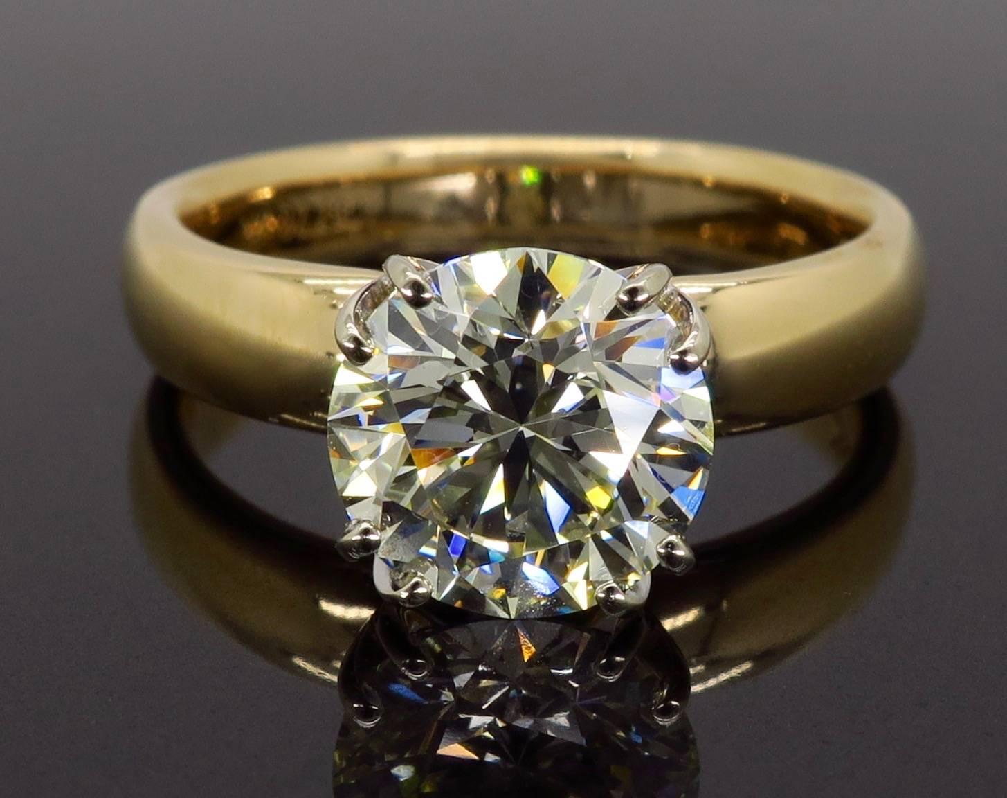 Women's 2.20 Carat Round Brilliant Cut Diamond Solitaire Engagement Ring