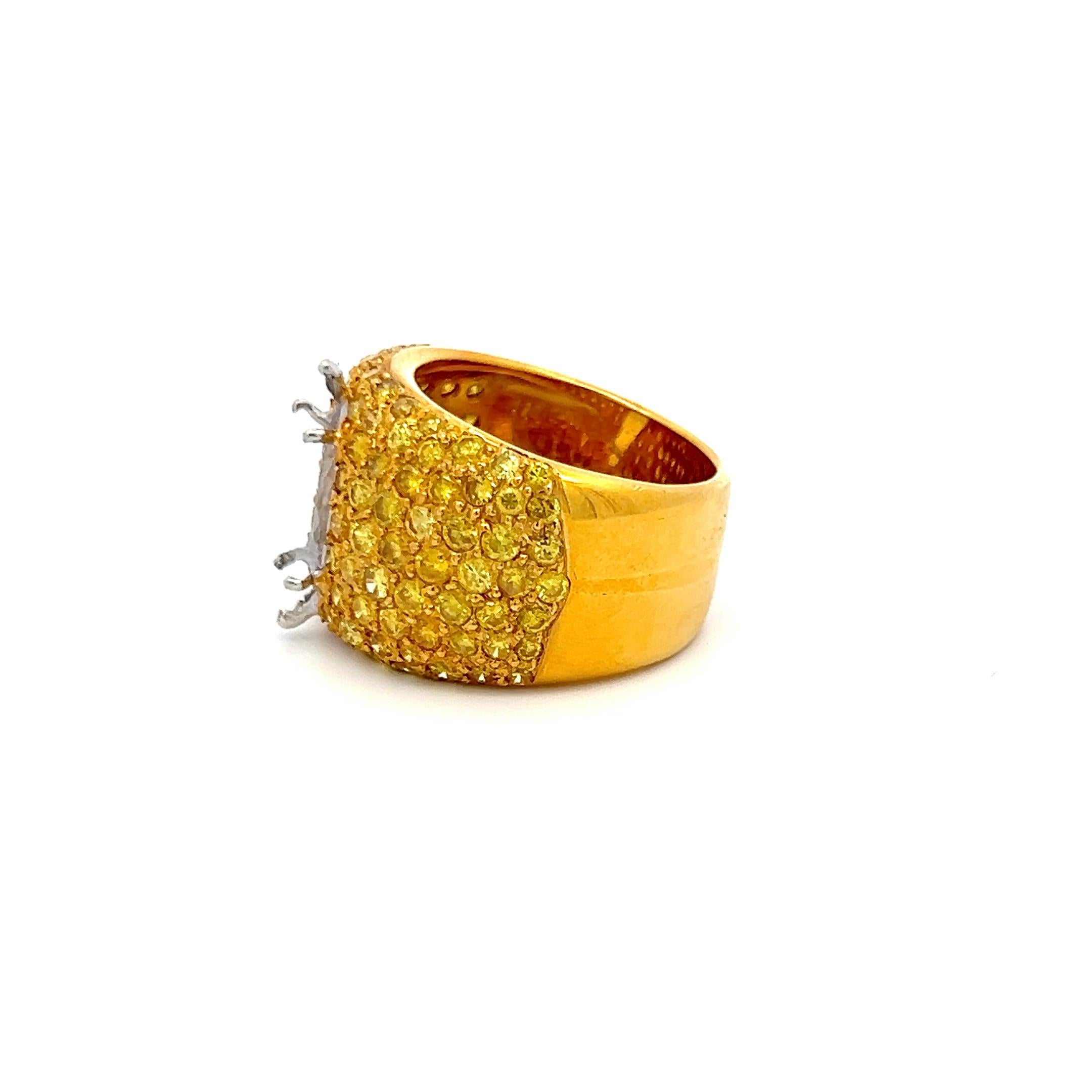 2.20 Carat Round Intense Fancy Yellow Diamond 18K Yellow Gold Semi Mount Ring In Good Condition For Sale In New York, NY