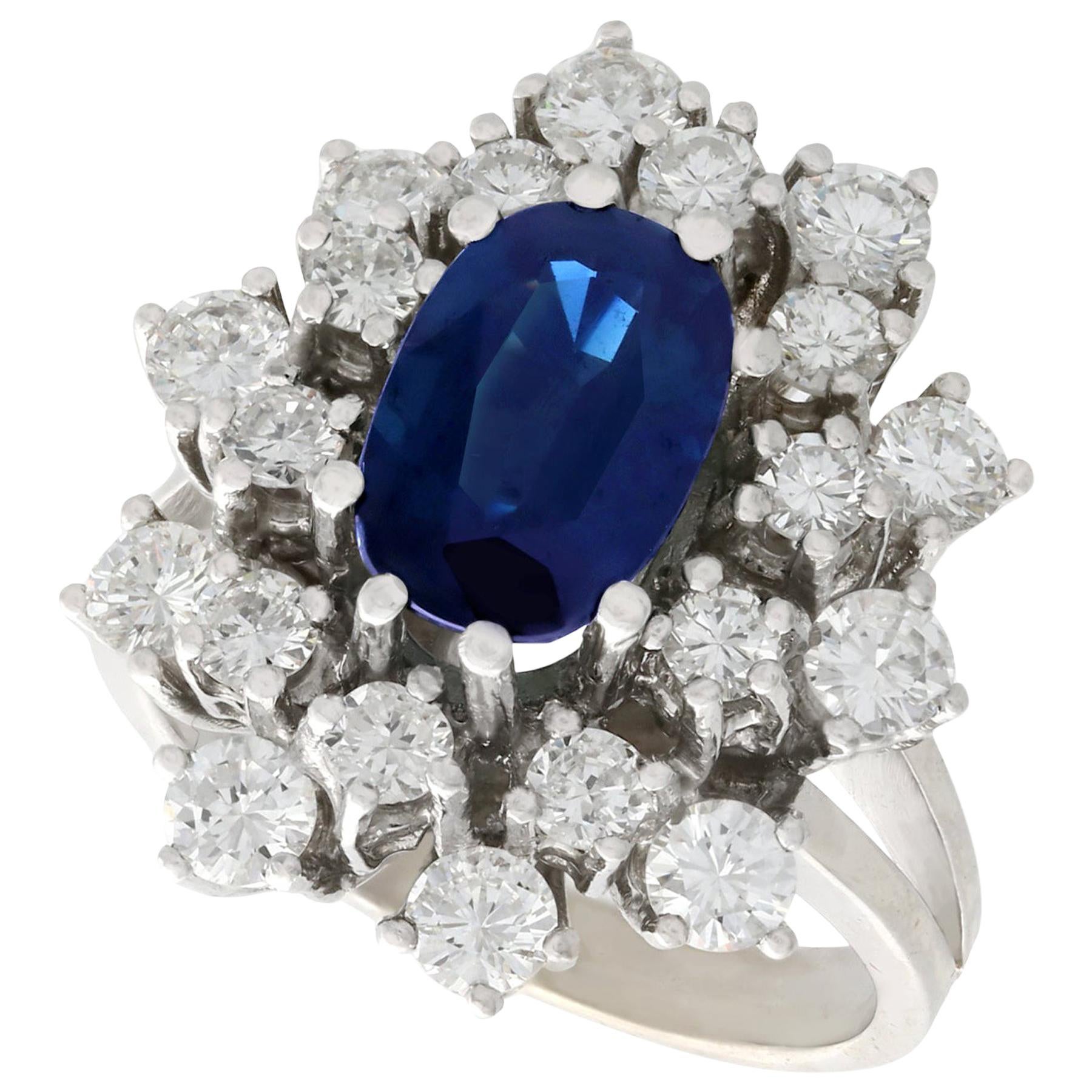 Bague cocktail en or blanc avec saphir de 2,20 carats et diamants de 2,54 carats
