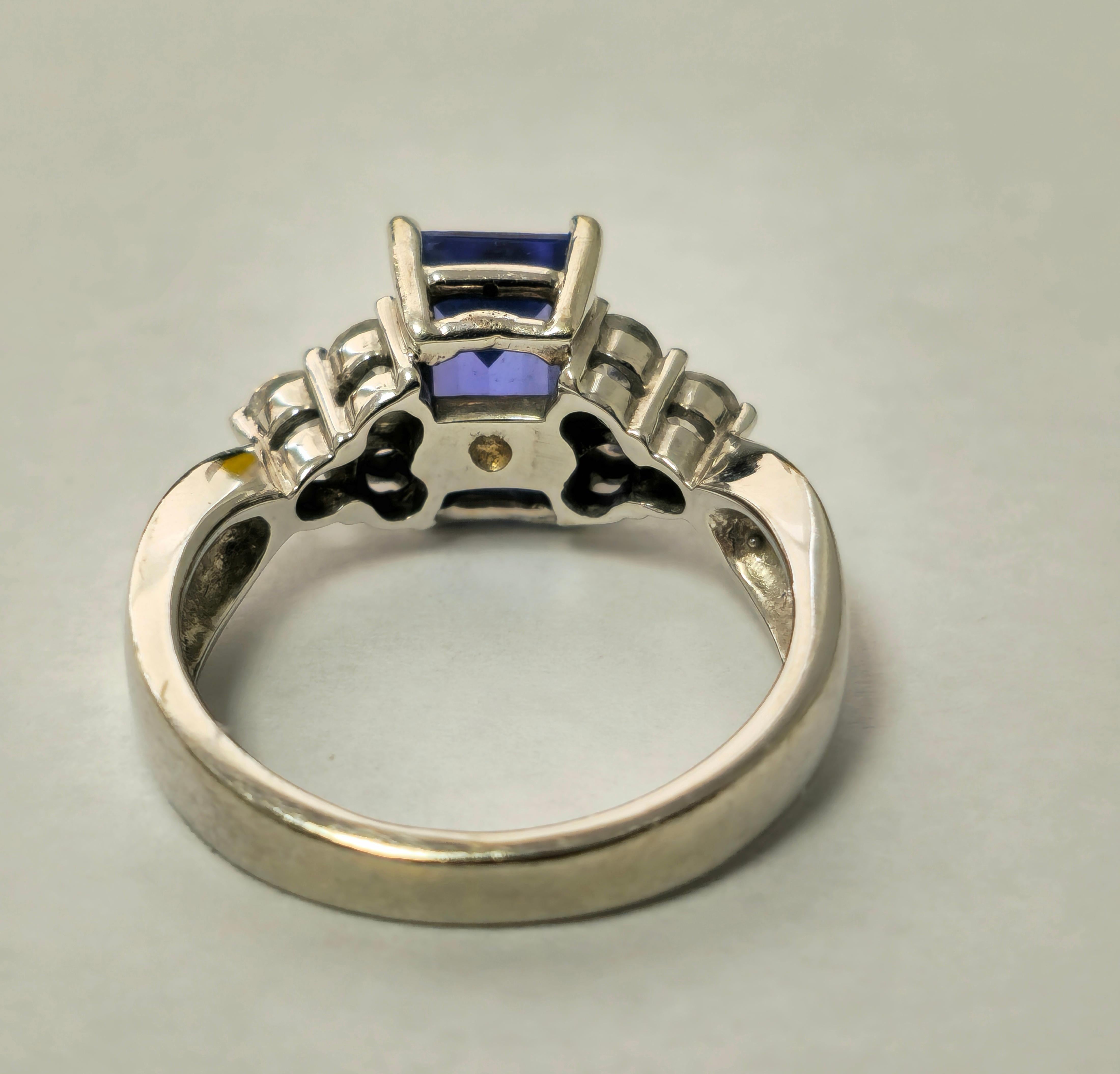 Women's 2.20 Carat Tanzanite & Diamond Engagement Ring For Sale