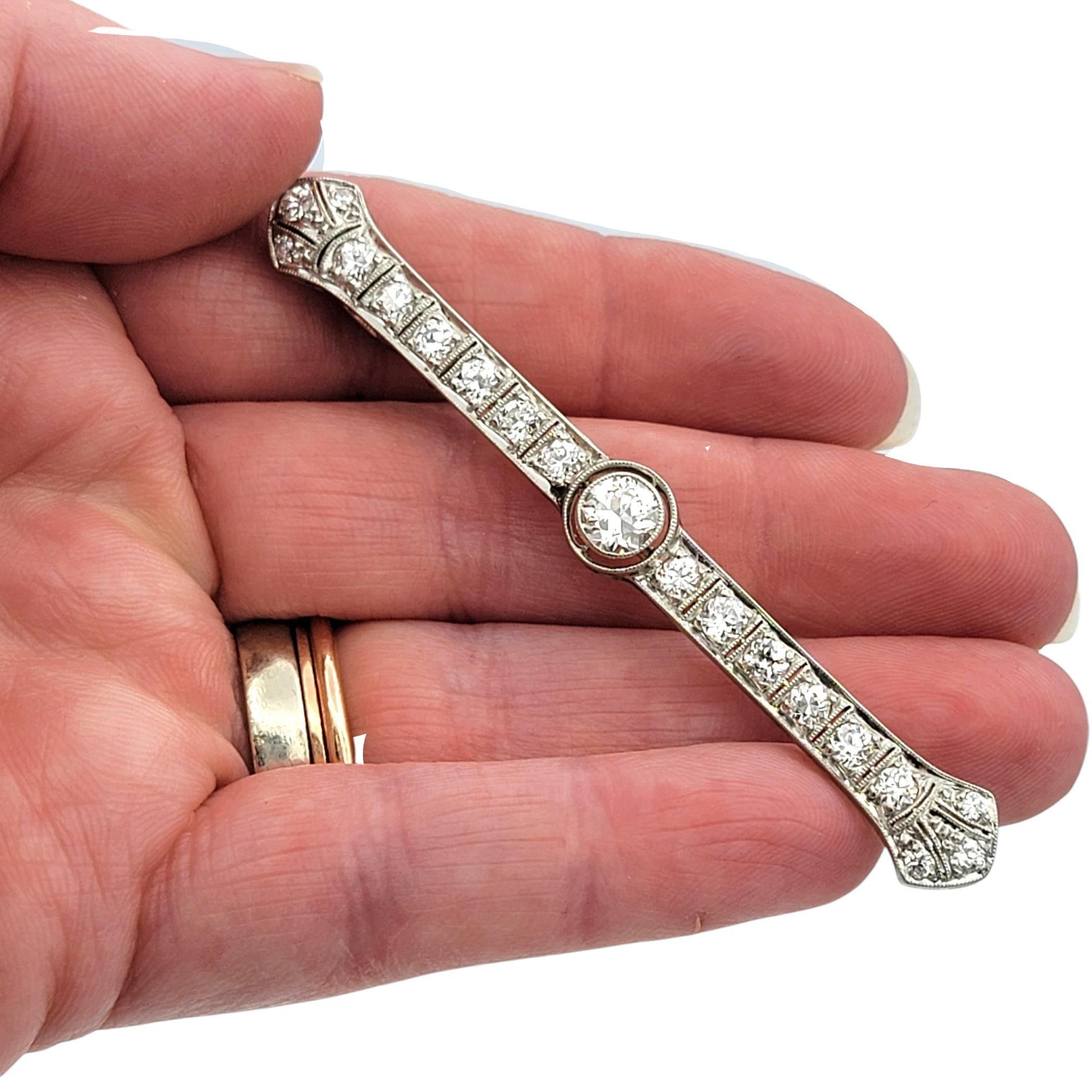 2,20 Karat insgesamt Vintage Barbrosche aus Platin mit Diamanten im alten Minenschliff, E-F / VVS im Angebot 3