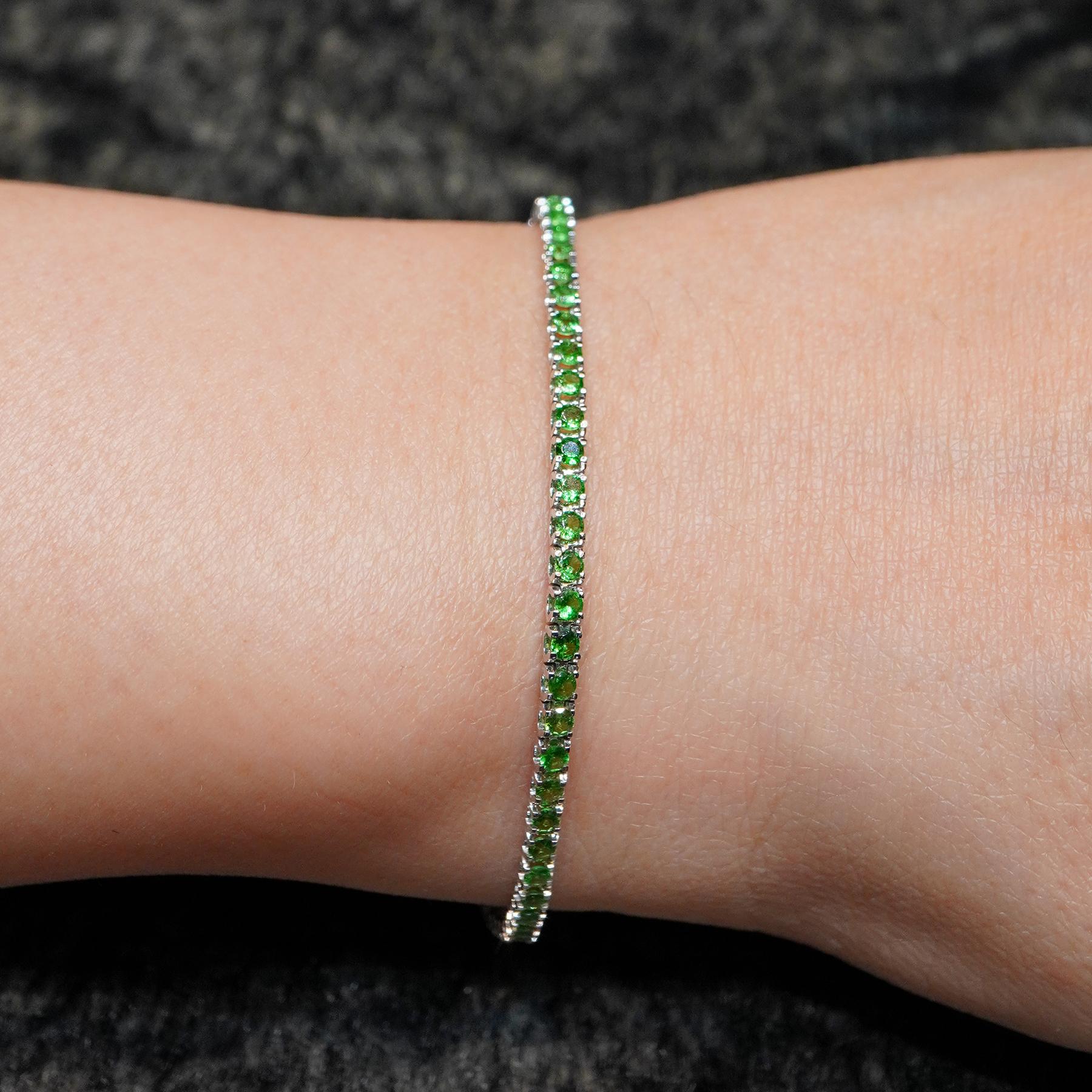 2,20 Karat Vivid Green Tsavorite Grüner Granat Klassisches Tennisarmband 18K im Zustand „Neu“ in Hung Hom, HK