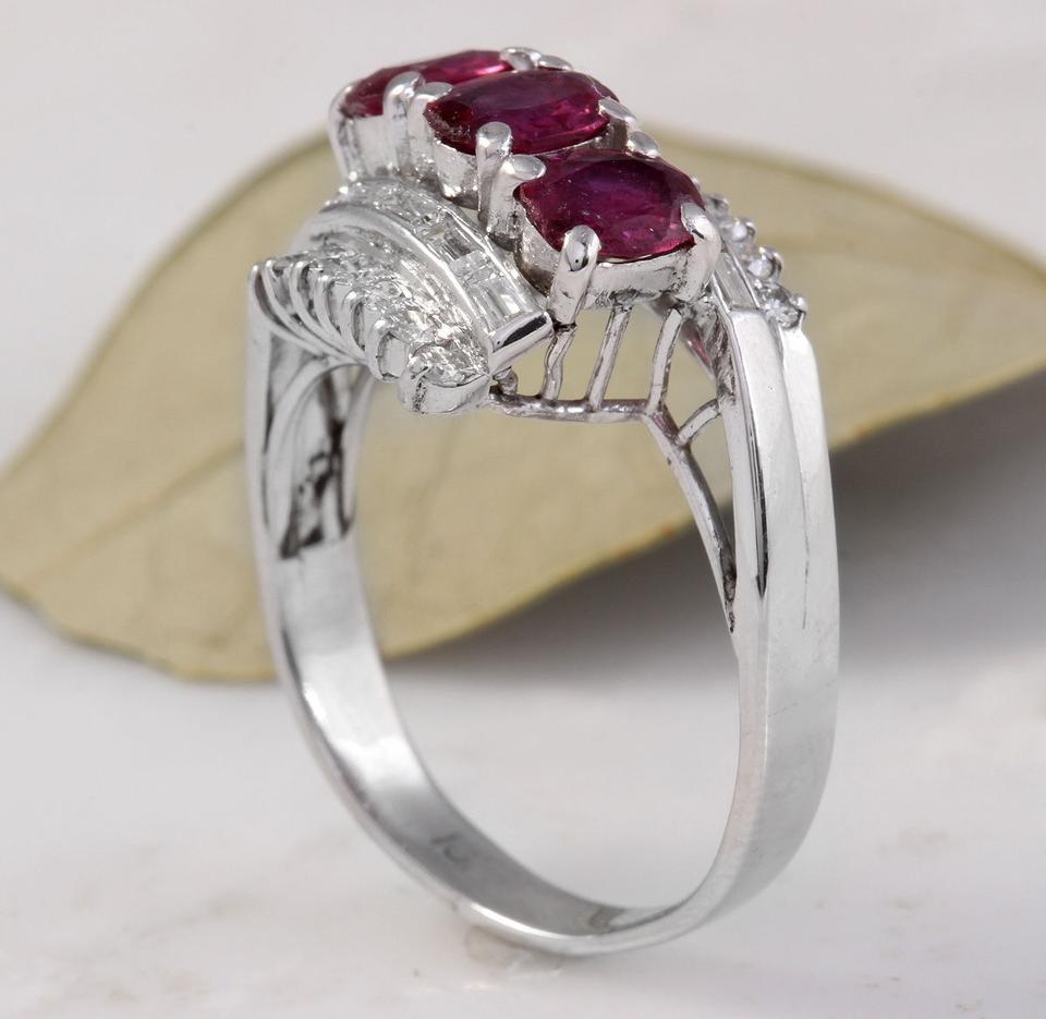 2.20 Carat Impressive Natural Red Ruby and Diamond 18 Karat Solid Gold Ring For Sale 1