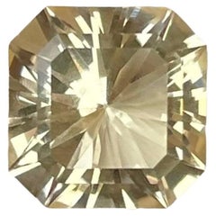 2.20 carats Light Color Citrine Stone Fancy Cut Natural African Gemstone (pierre précieuse africaine de couleur claire)