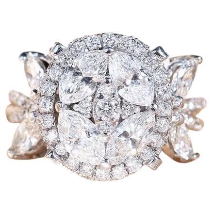 Anello da cocktail in oro 18K con diamanti di forma mista da 2,20 carati in vendita