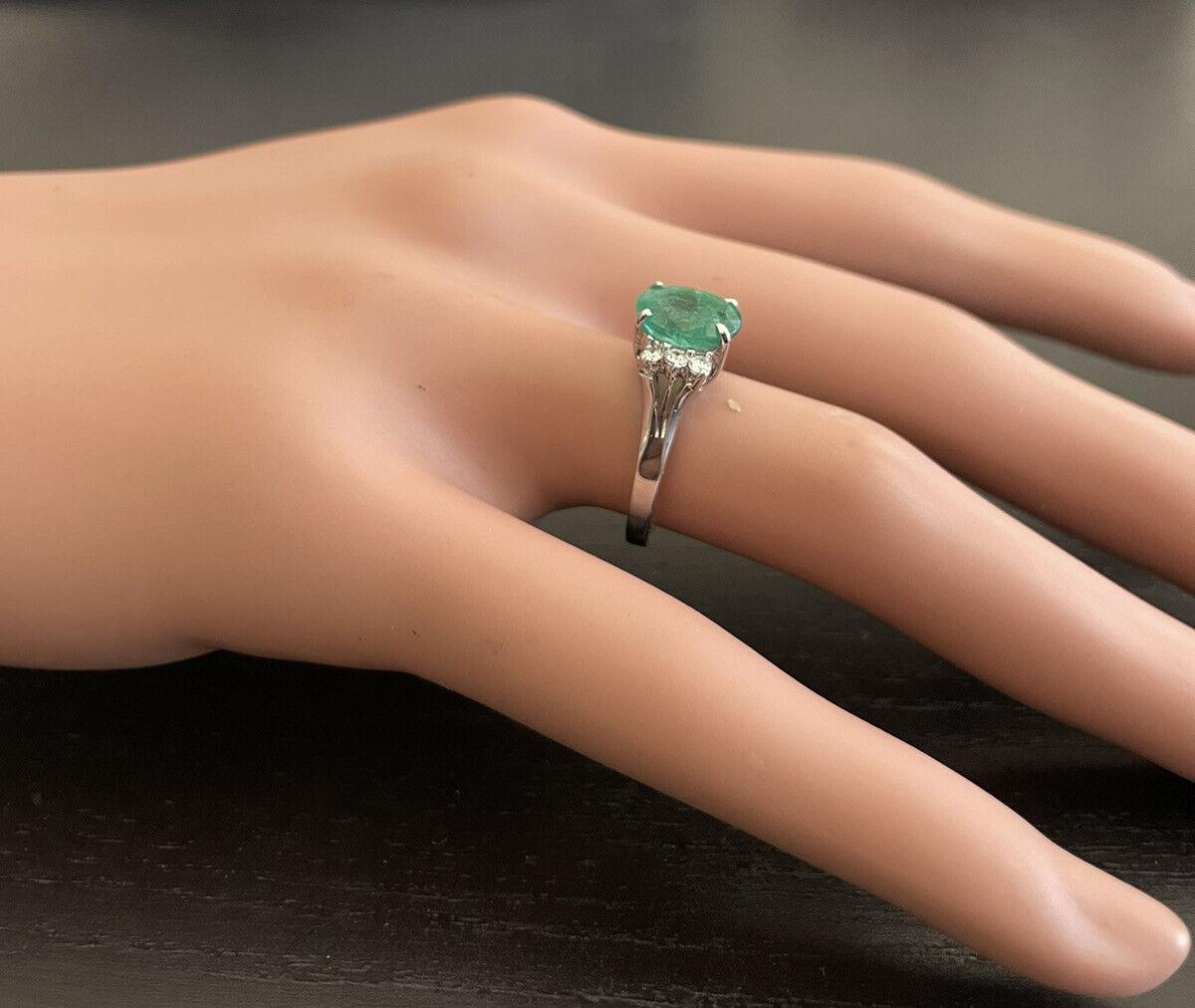 2.20 Carats Natural Emerald and Diamond 14K Solid White Gold Ring For Sale 1