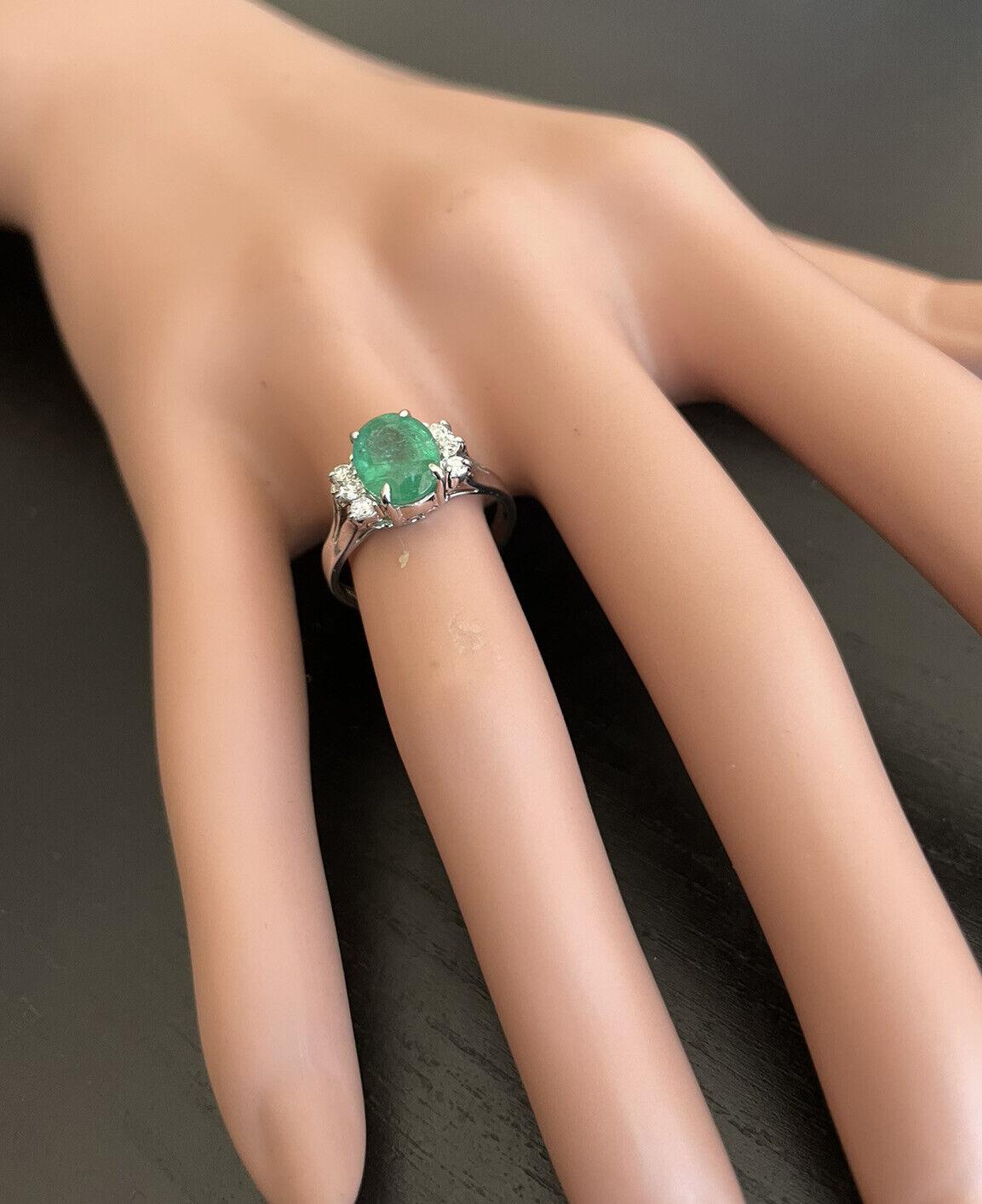 2.20 Carats Natural Emerald and Diamond 14K Solid White Gold Ring For Sale 2