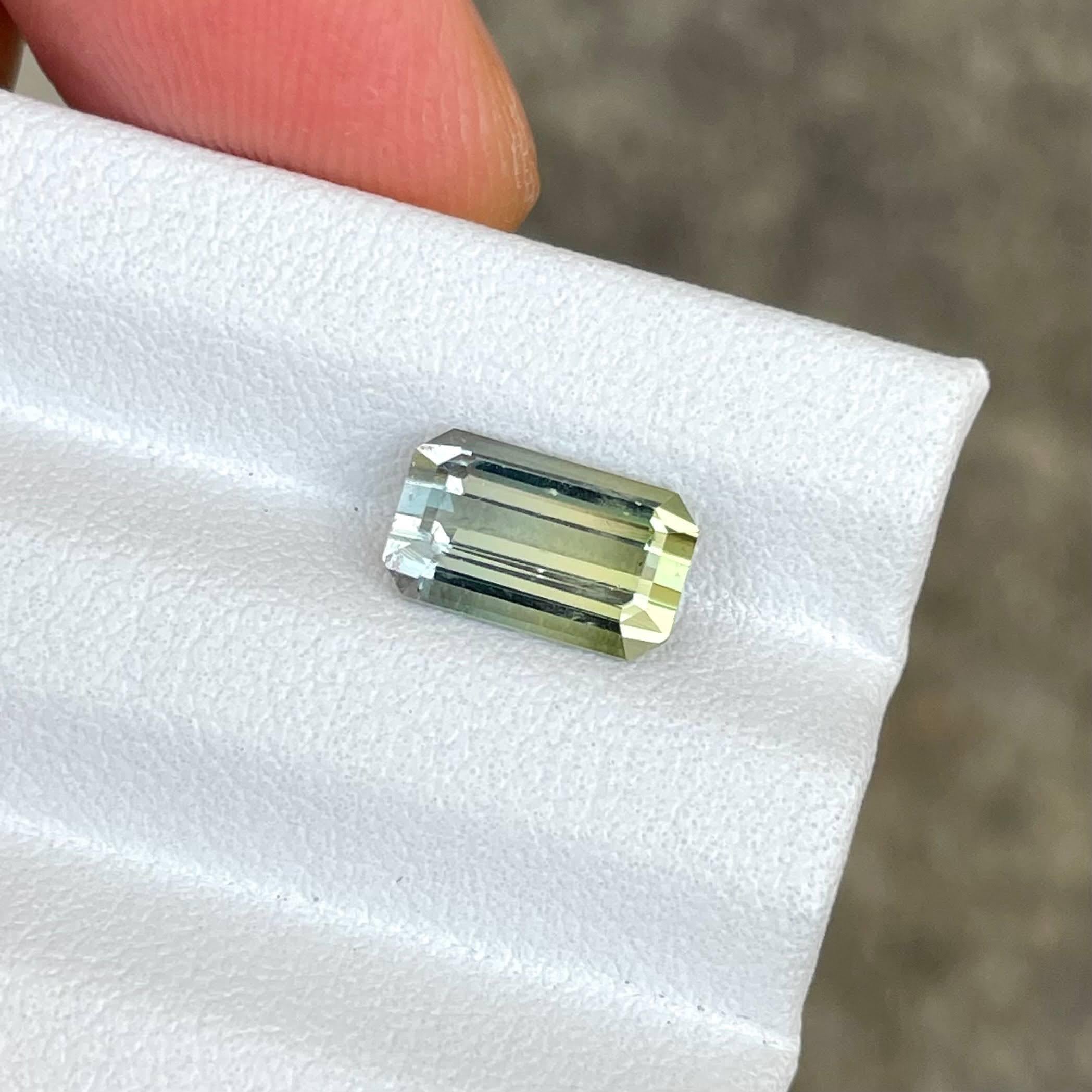 Pierre précieuse Afrique parfaite tourmaline bicolore taille émeraude 2,20 carats Neuf - En vente à Bangkok, TH