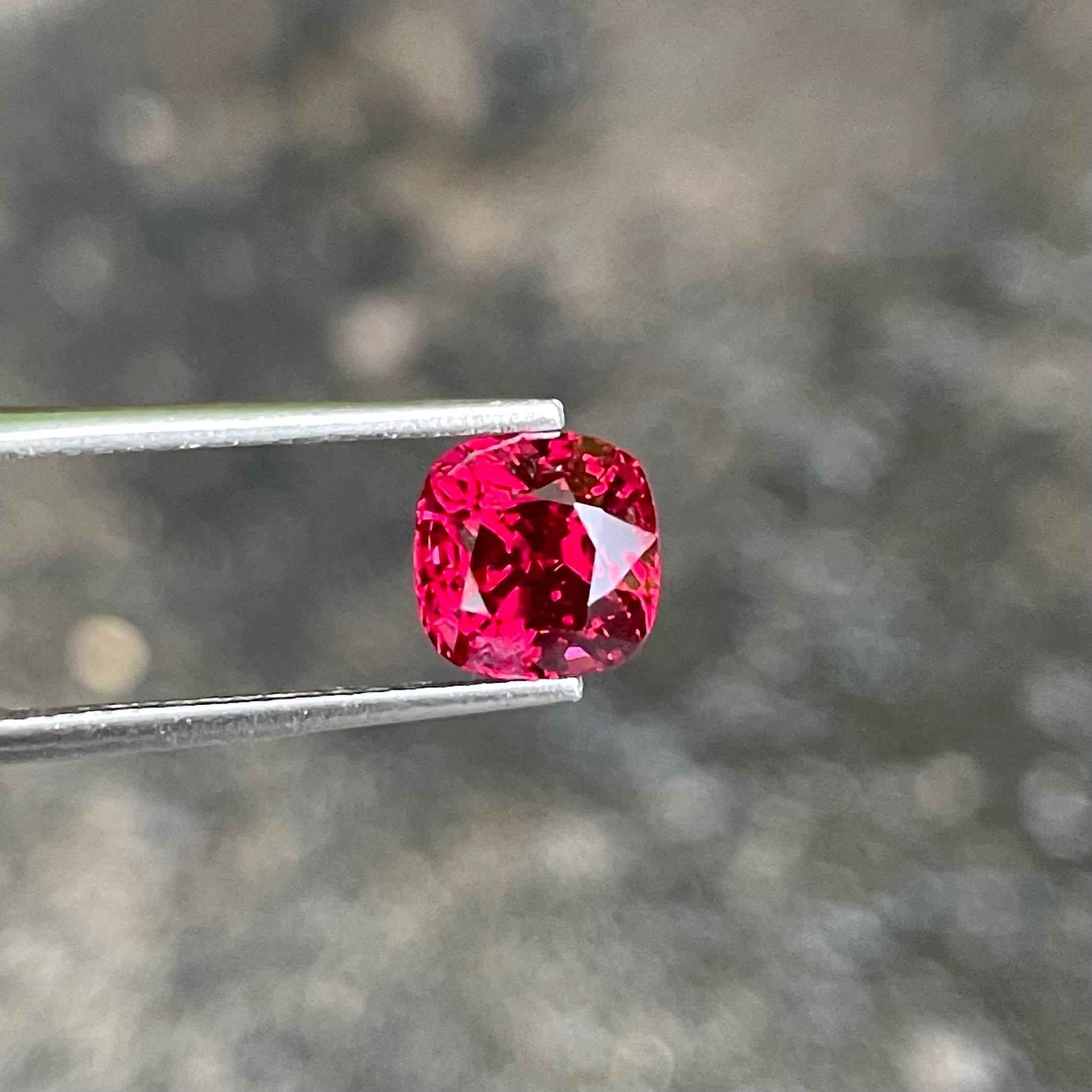 2,20 carati di pietra Spinello Rosso Taglio Cuscino Gemma Naturale dalla Birmania In condizioni Nuovo in vendita a Bangkok, TH