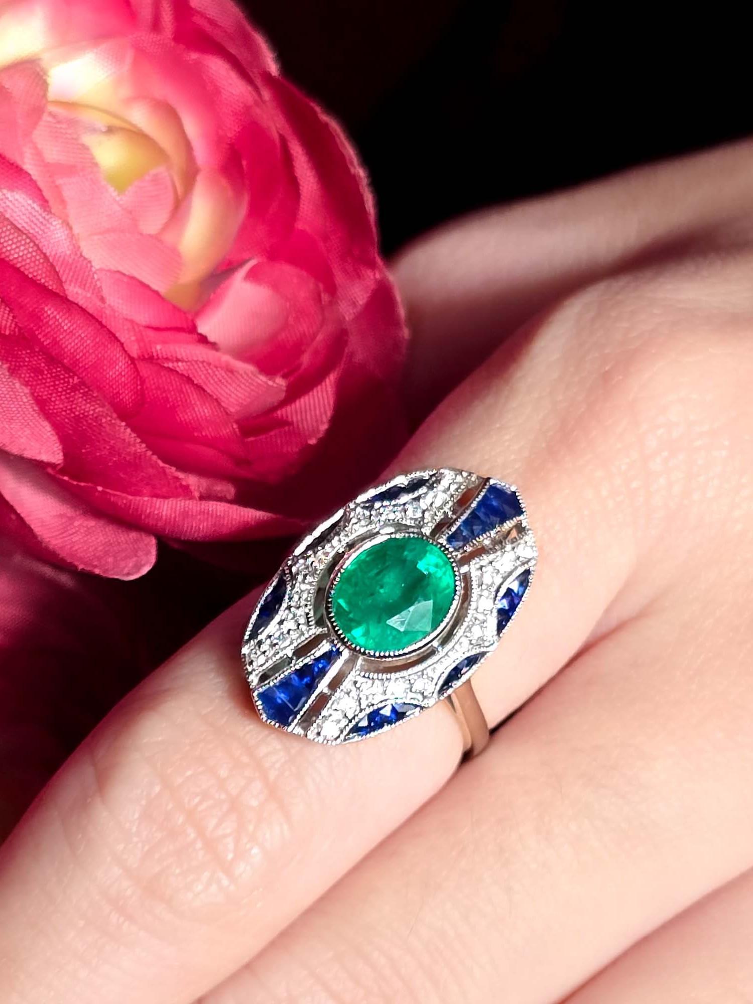 Oval Cut 2.20 Ct. Emerald  Sapphire and Diamond  Art Deco Style Dinner Ring in 18K Gold For Sale