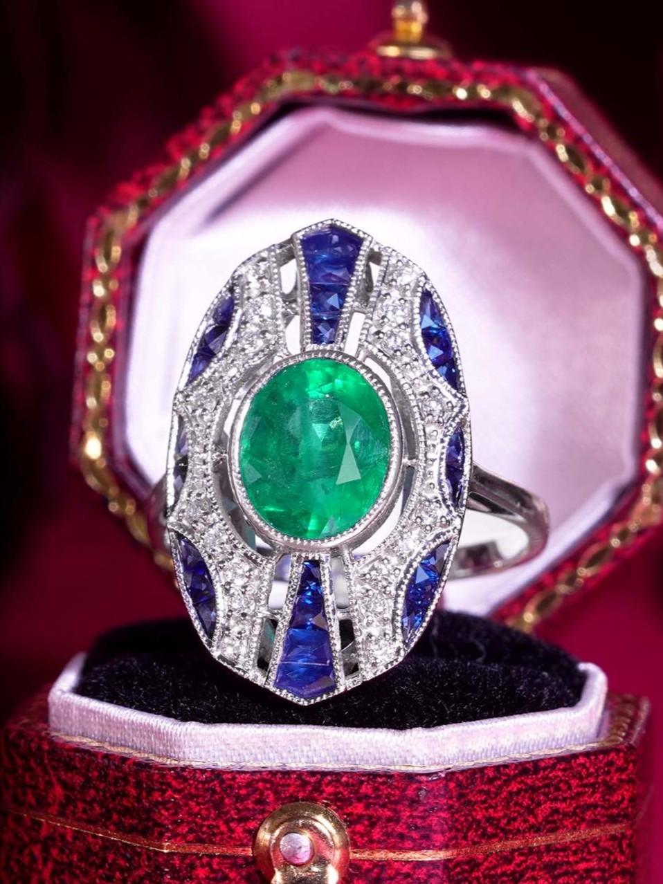 2.20 Ct. Emerald  Sapphire and Diamond  Art Deco Style Dinner Ring in 18K Gold In New Condition For Sale In Bangkok, TH