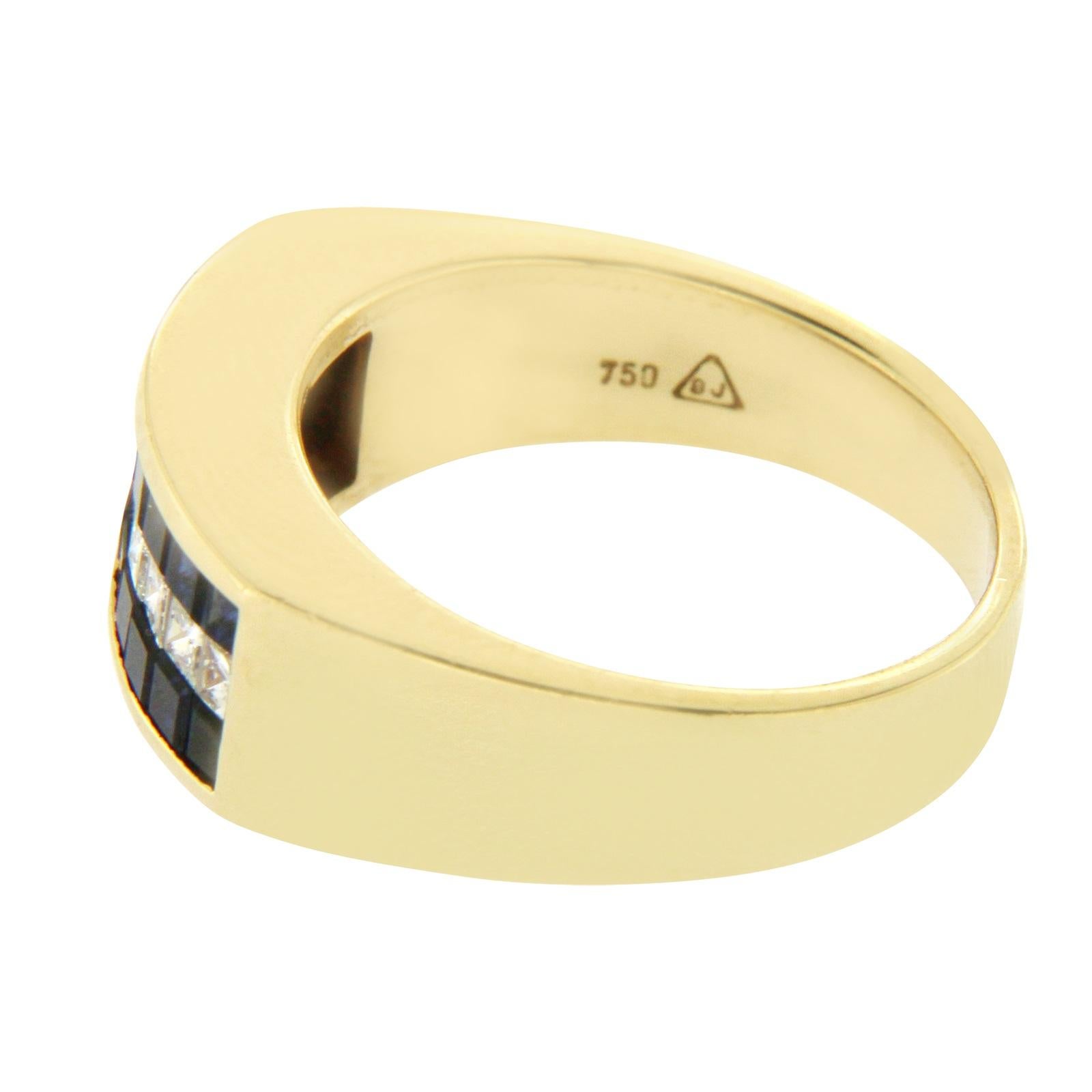 2.20 CT Invisible Set Emerald & 0.55 CT Diamonds in 18K Yellow Gold Ring Band In Excellent Condition For Sale In Los Angeles, CA