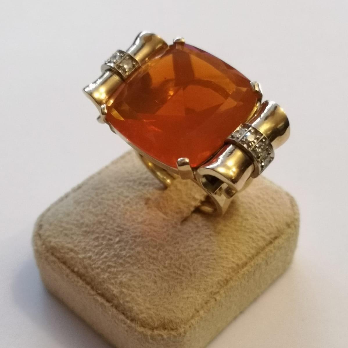 Contemporary 22.00 Carat Fire Opal with 0.35 Carat Diamonds 18 Karat Gold Cocktail Ring For Sale