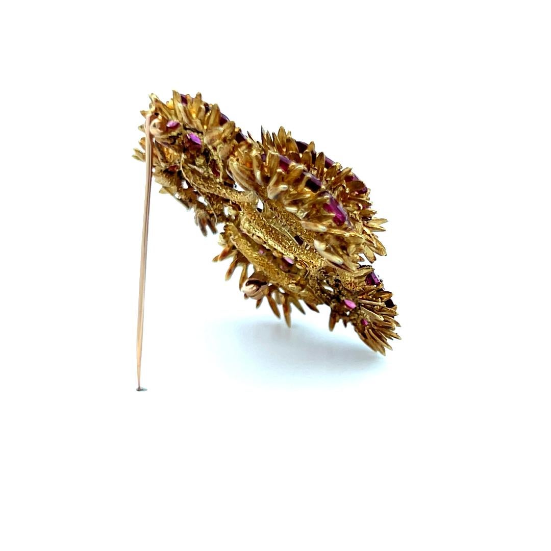 Rubino da 22,00 carati e diamante tondo brillante da 0,30 carati, spilla in oro giallo 18 carati in vendita 8