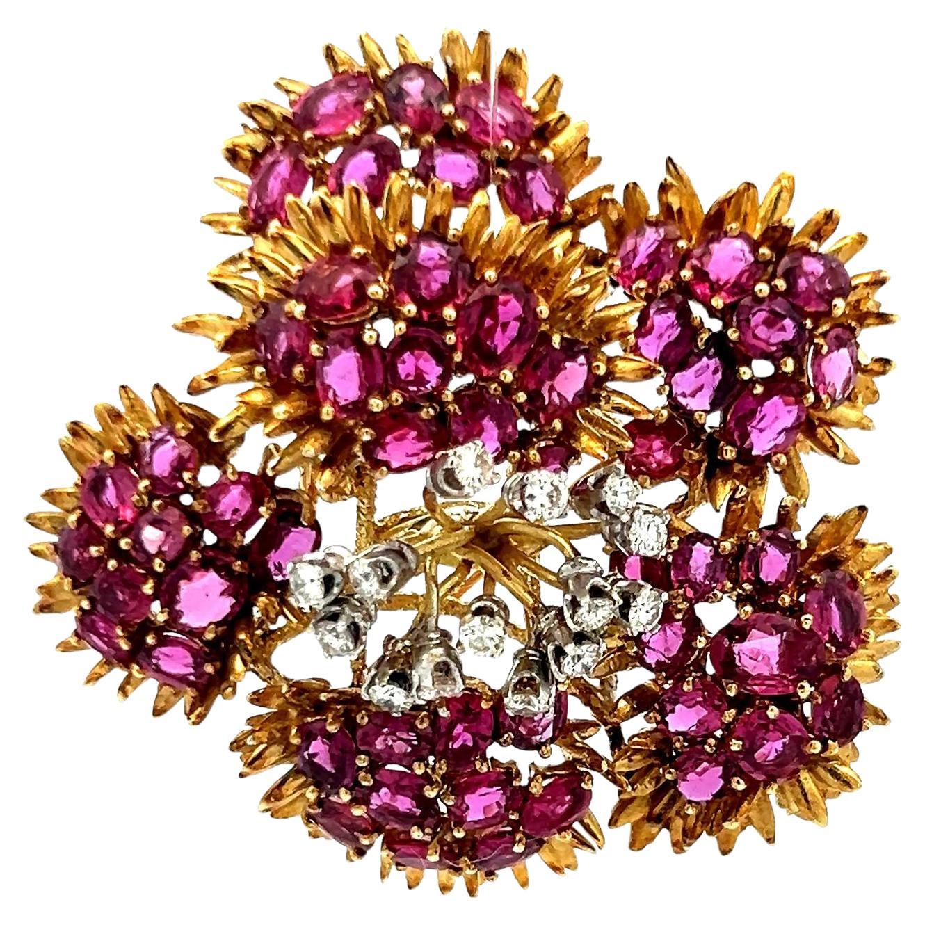 22.00 Carat Ruby 0.30 Carat Round Brilliant Diamond 18K Yellow Gold Pin Brooch