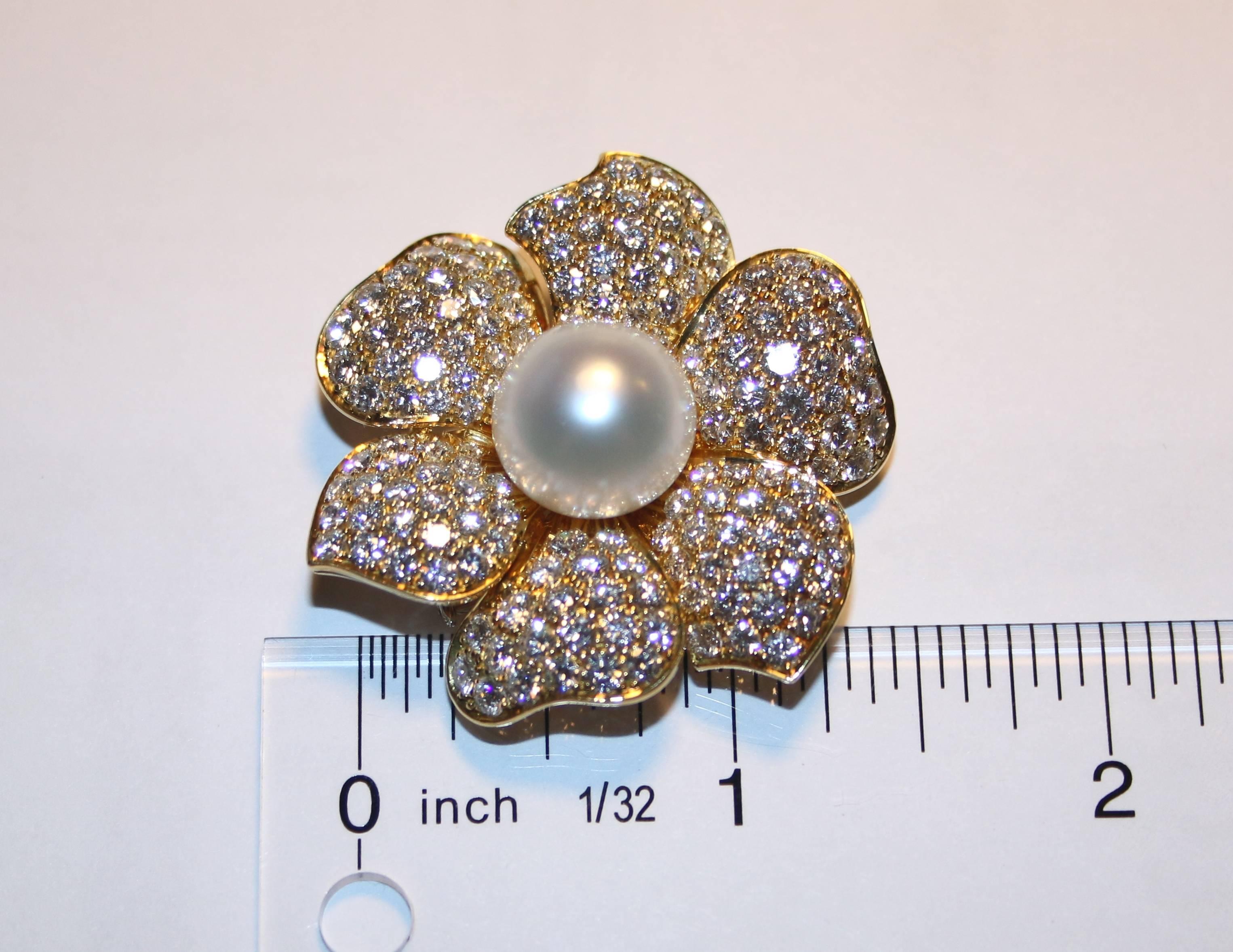 22.00 Carat Diamond South Sea Pearl Gold Flower Earrings and Pin Set For Sale 1