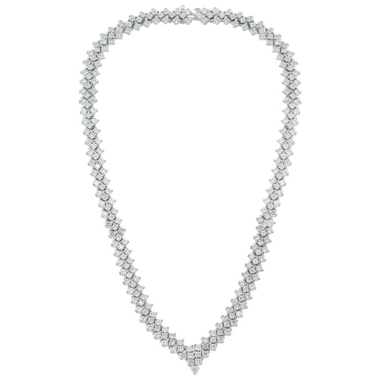 22.00 Cts of Round Diamonds Cluster Style Necklace Tapering off with a ...