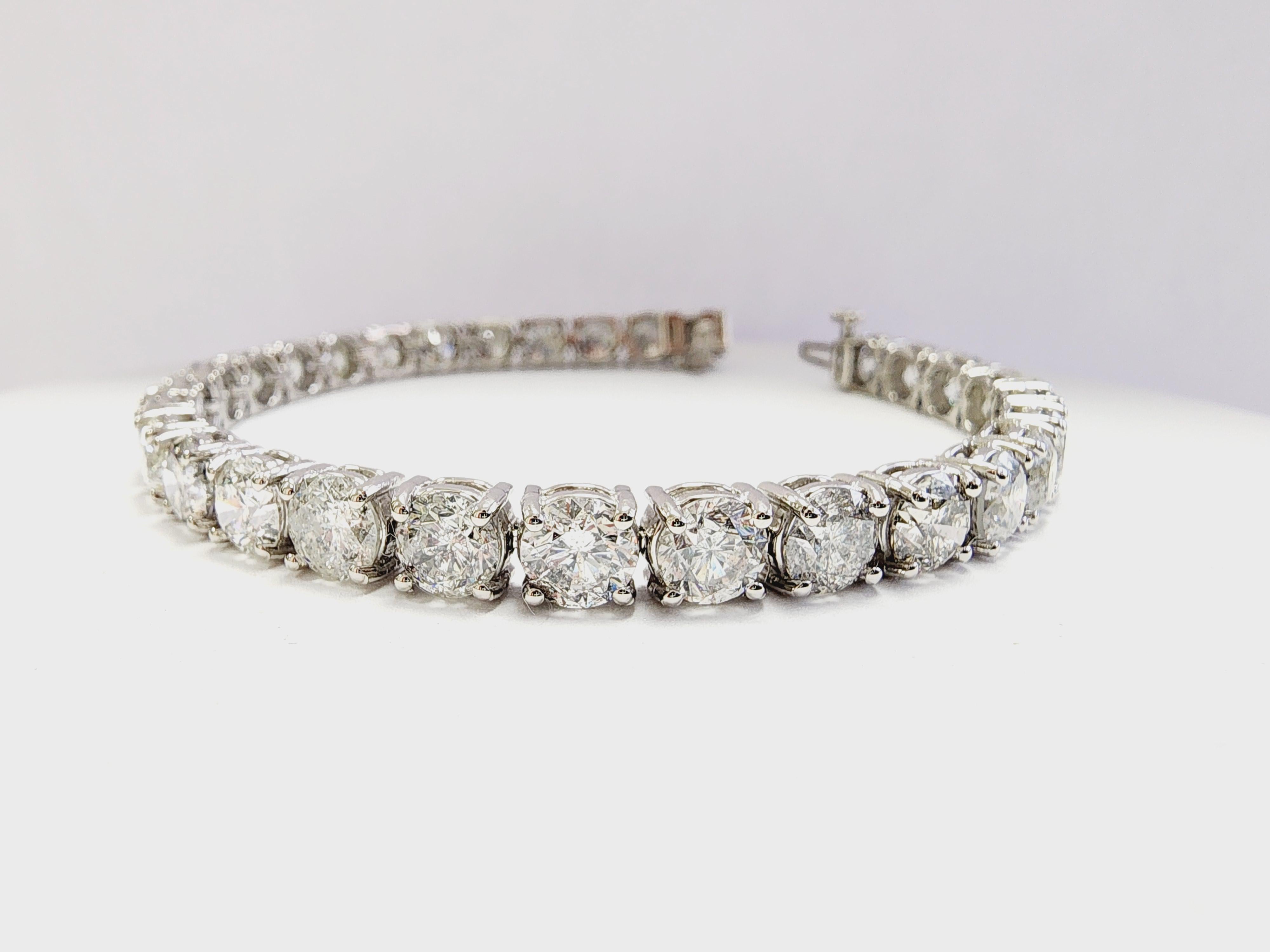 22.01 Carat Natural Diamond Tennis Bracelet in 14K White Gold In New Condition In Great Neck Plaza, NY