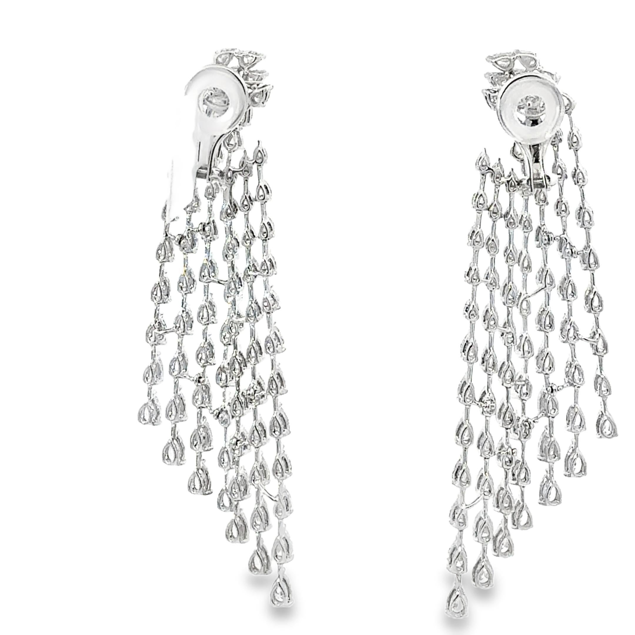 Orecchini lampadario con diamanti a cascata da 22,01 carati In condizioni Nuovo in vendita a Beverly Hills, CA