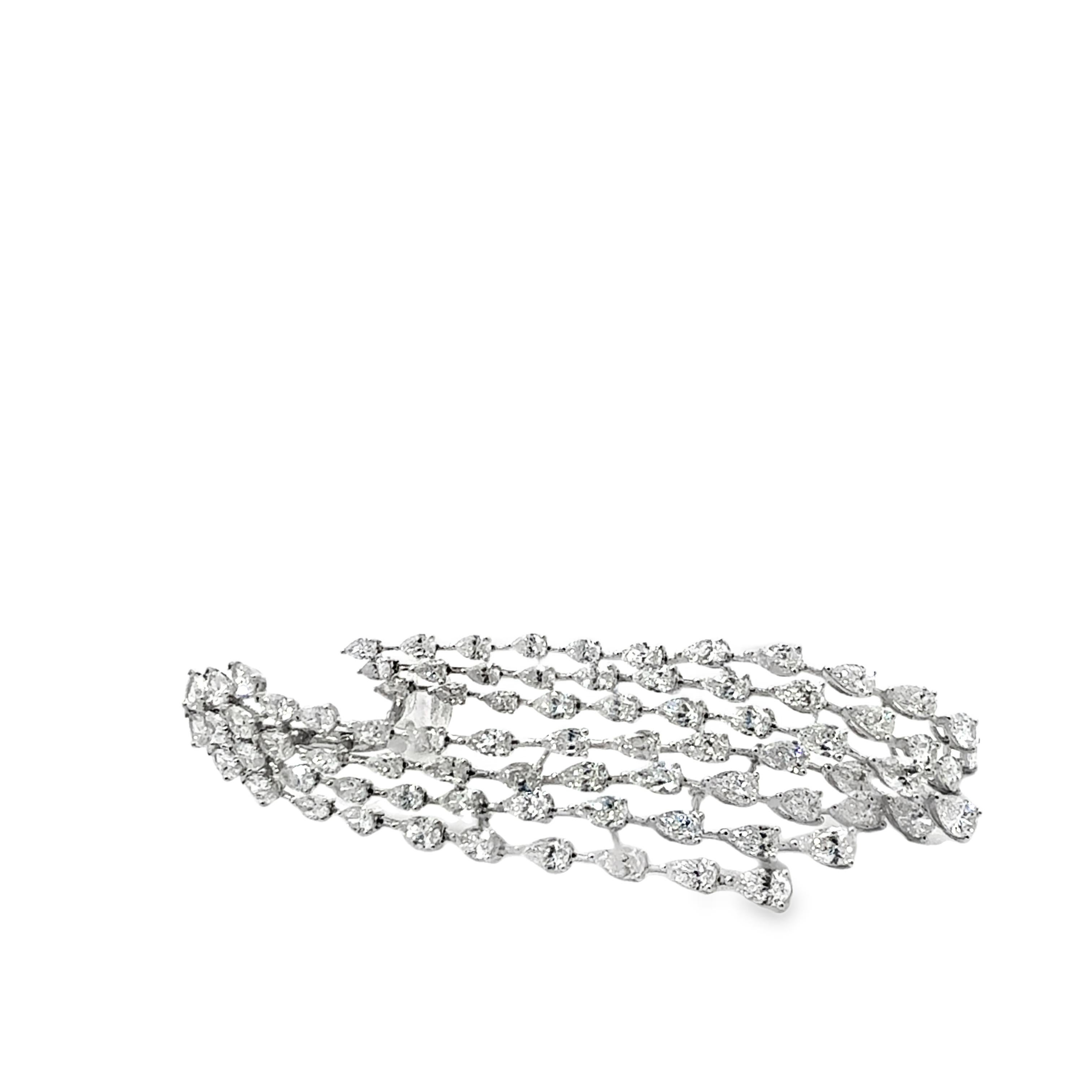 Orecchini lampadario con diamanti a cascata da 22,01 carati in vendita 3