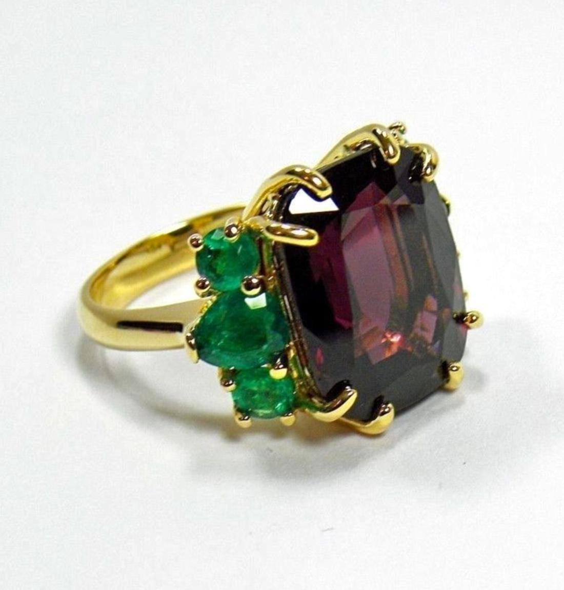 Women's 22.03 Carat Certified Fine Spinel Colombian Emerald Ring 18K For Sale