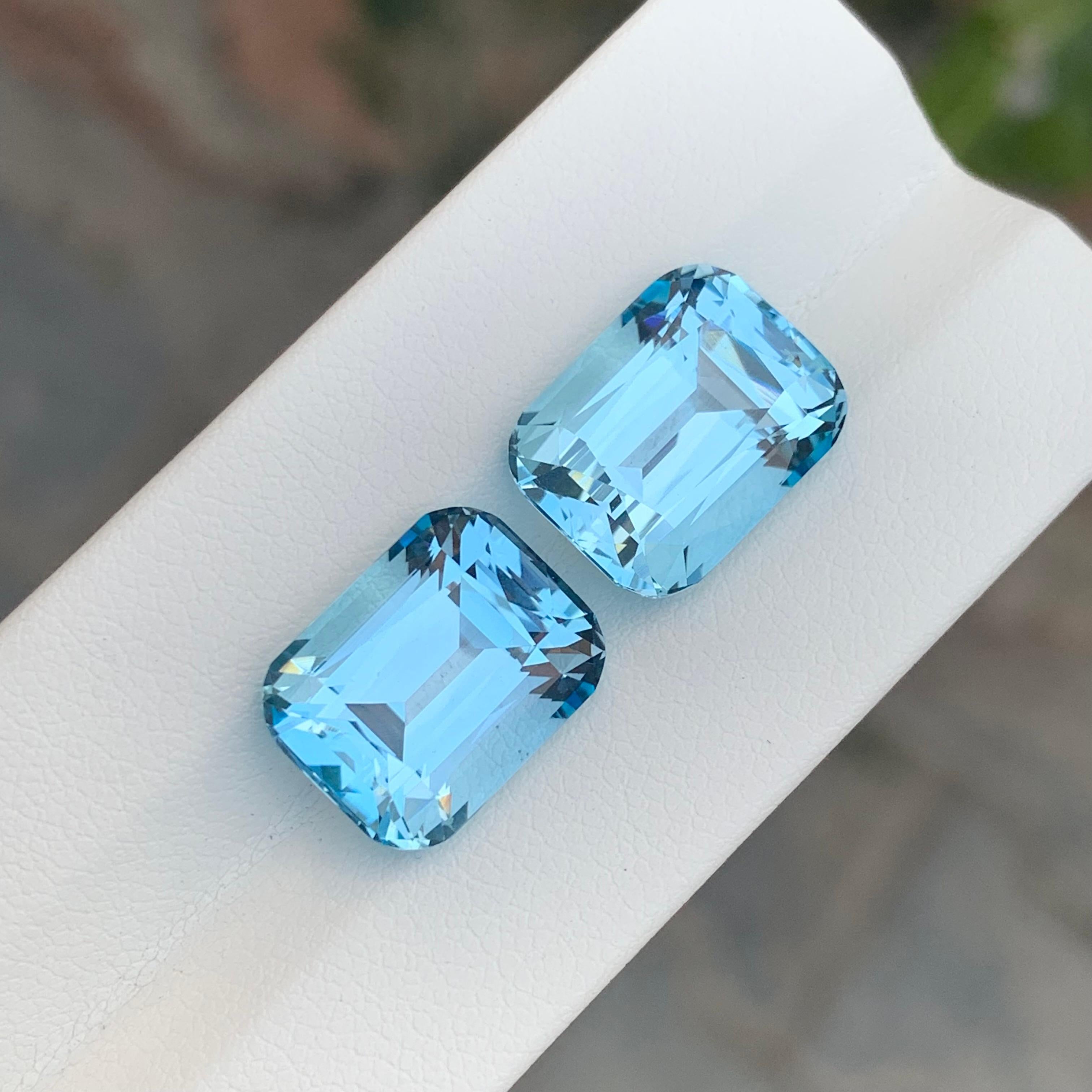 Arts and Crafts Exquise paire de topazes bleu ciel non serties de 22,05 carats pour la fabrication de bijoux en vente