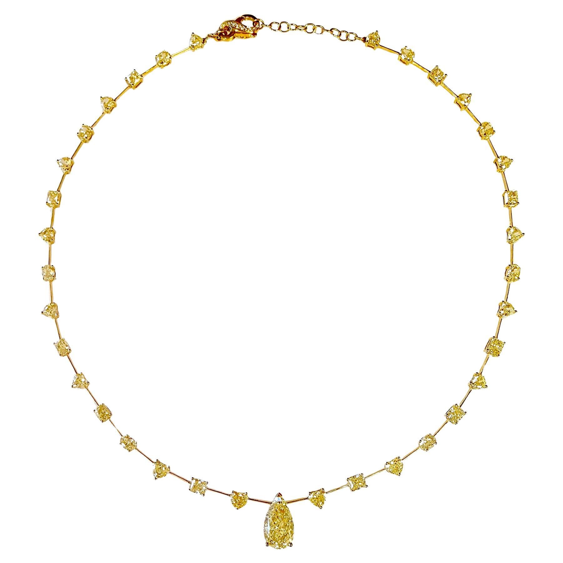 Collier de diamants jaunes de forme mixte naturelle de 22,06 carats, en or jaune 18 carats.