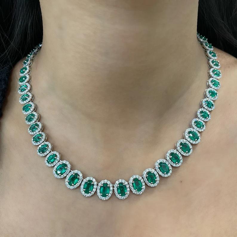 Are you in the market for a stunning piece of jewelry to add to your collection? Look no further with this breathtaking emerald and diamond necklace! With 55 emeralds weighing 21.80 ct and surrounded by 723 dazzling diamonds weighing 9.26 ct, this