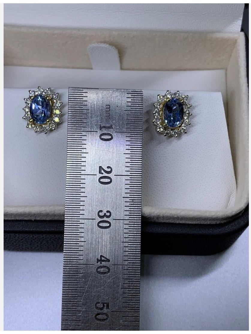 2.20ct Aquamarine and diamond chunky solitaire studs earrings 18ct yellow gold In New Condition For Sale In London, GB