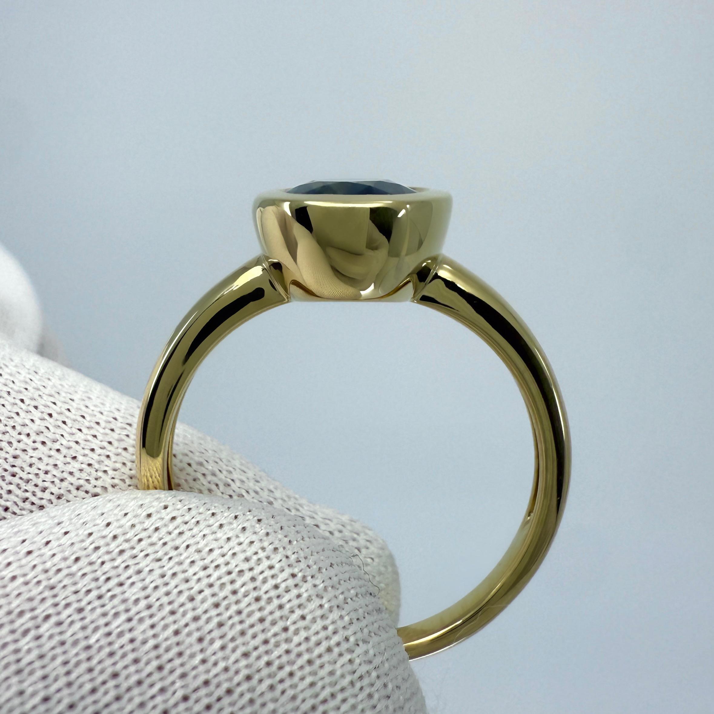 Anello con castone solitario in oro giallo 18 carati con zaffiro ovale di 2,20 carati di colore verde acqua intenso e blu in vendita 1