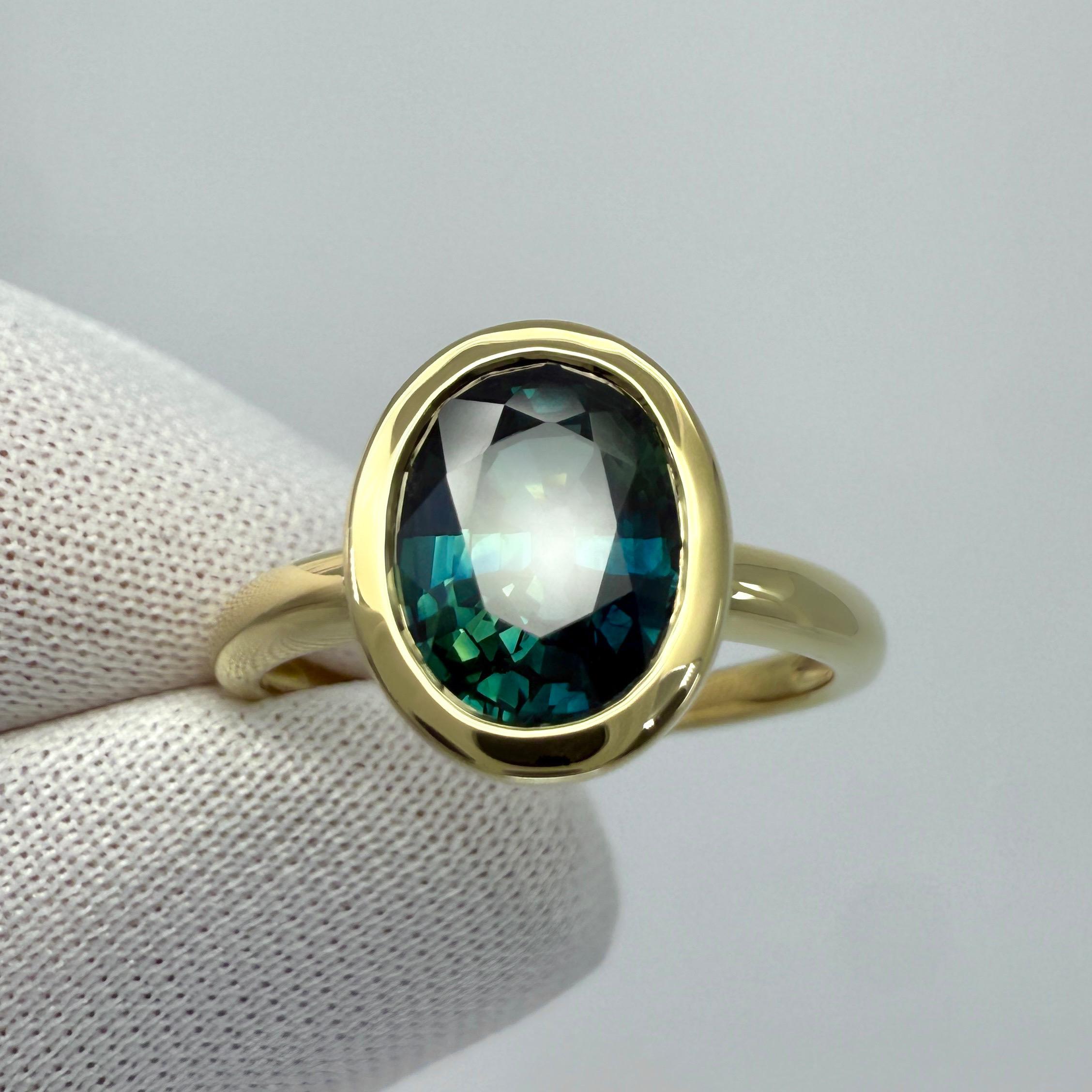 Anello con castone solitario in oro giallo 18 carati con zaffiro ovale di 2,20 carati di colore verde acqua intenso e blu in vendita 2