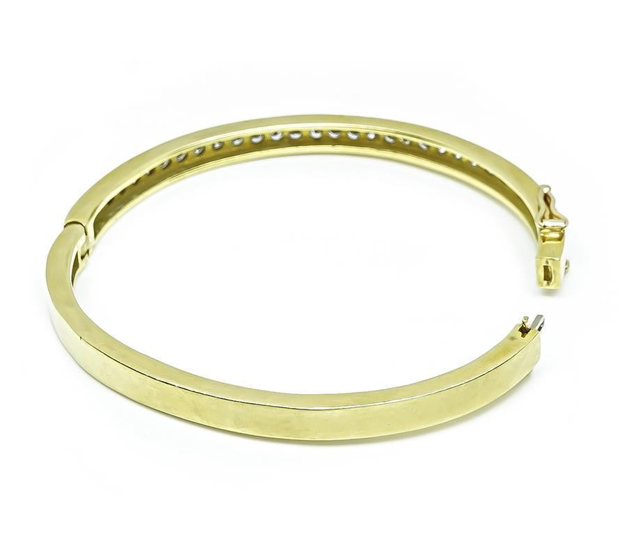 Bangle in oro con diamanti da 2,20 carati In condizioni buone in vendita a New York, NY