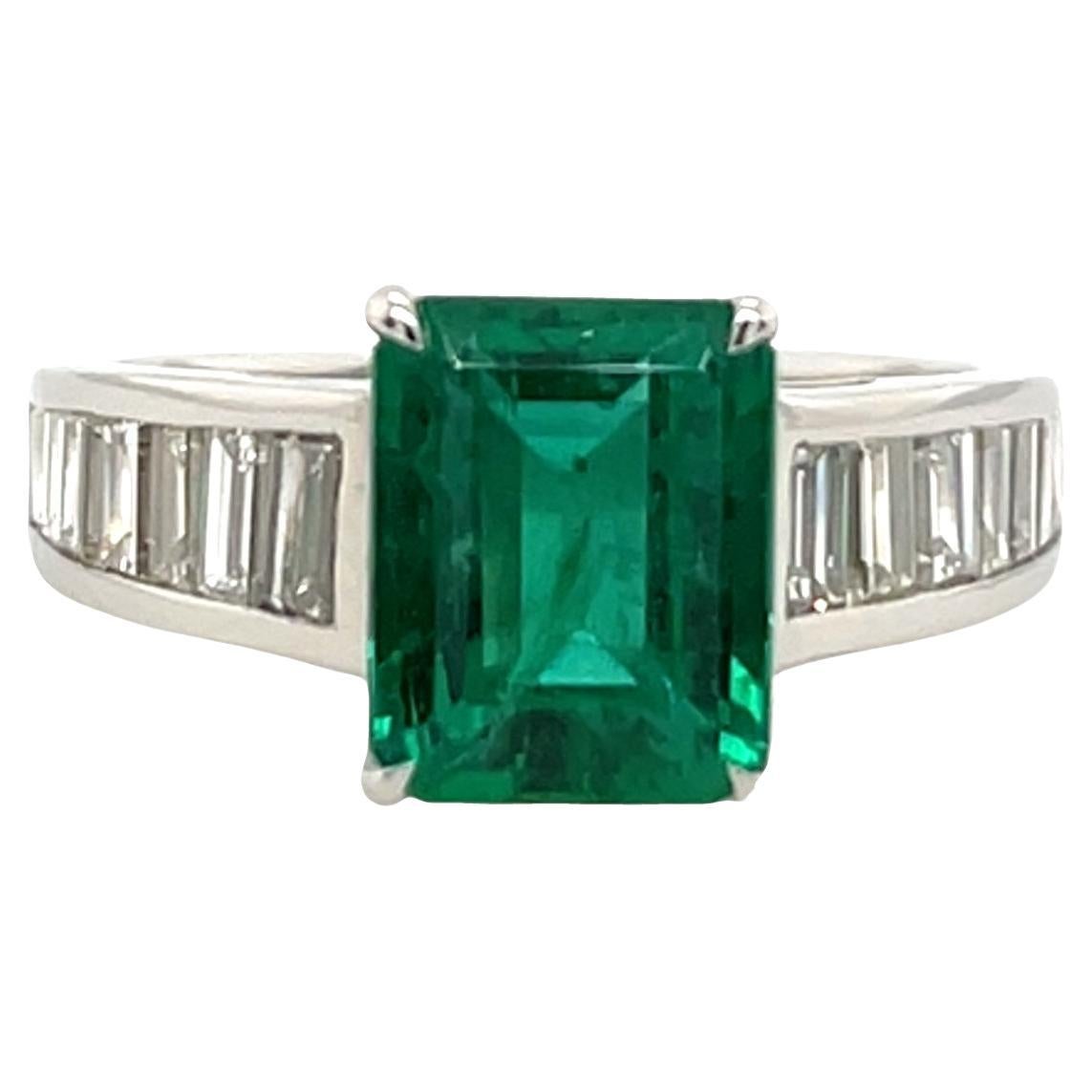 Anillo de Esmeralda y Diamantes de 2,20 ct en Platino