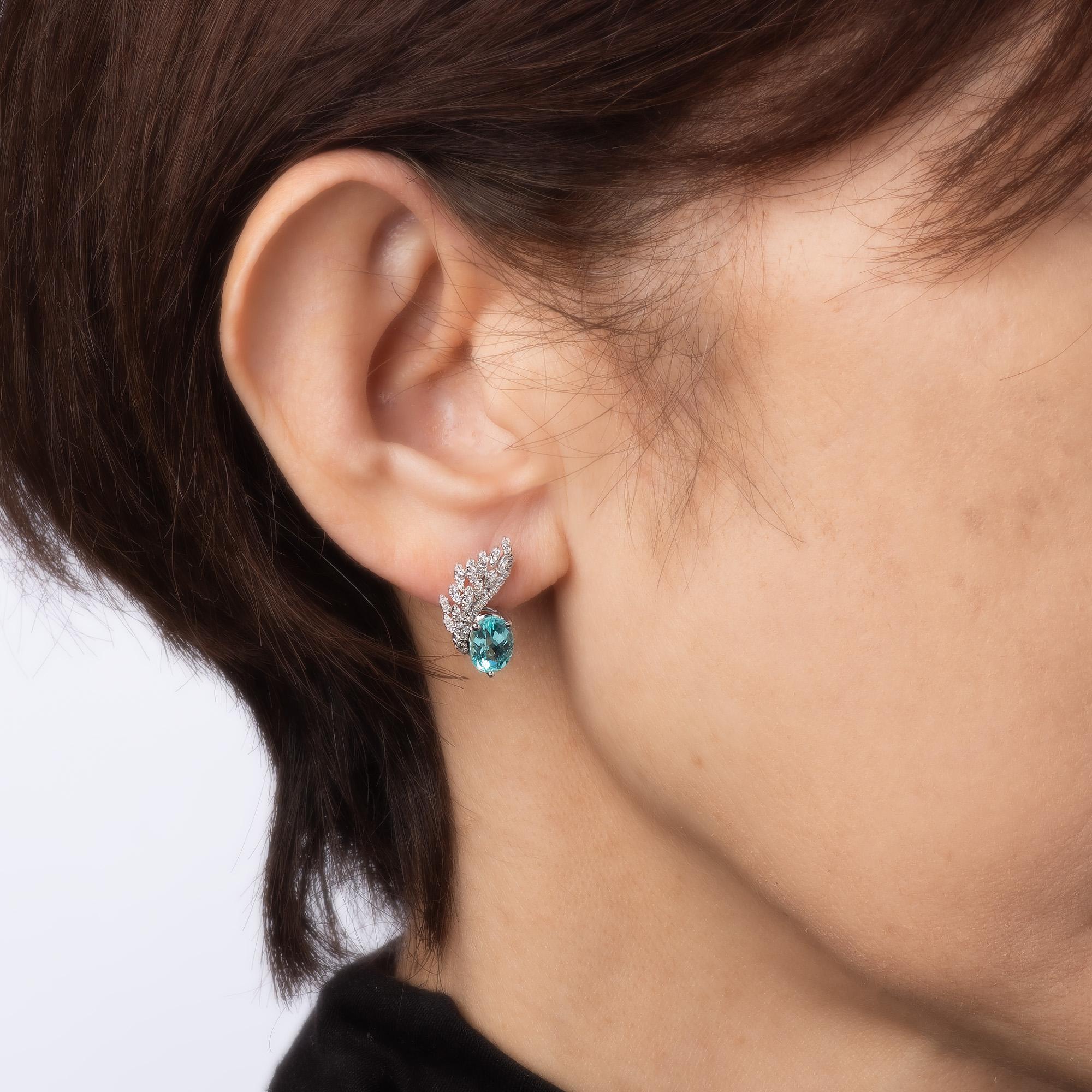 Contemporain Clous d'oreilles de succession en or blanc 18 carats avec tourmaline Paraiba et diamants de 2,20 carats en vente